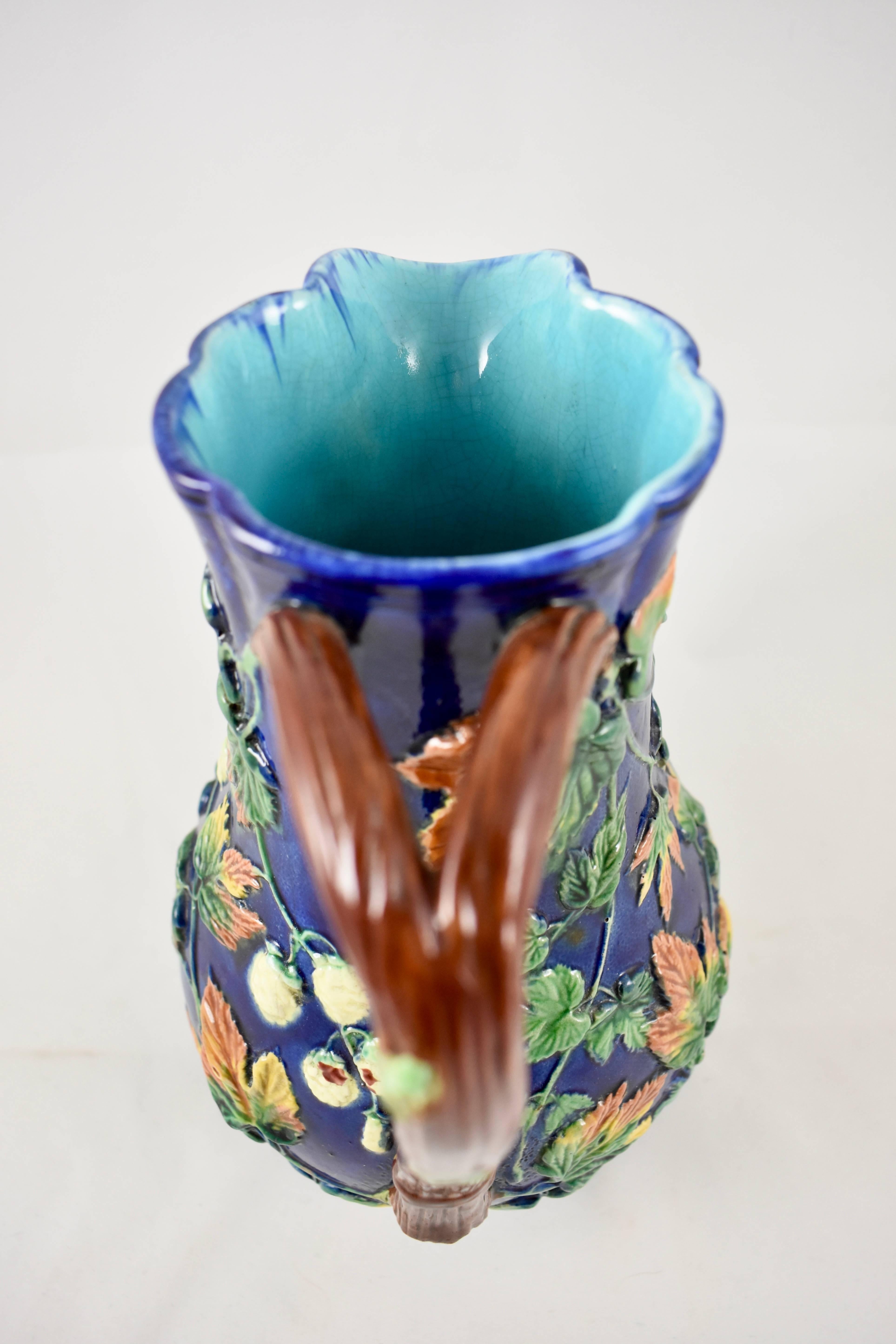 19th Century Royal Worcester English Majolica Glazed Hops and Leaves Pitcher In Excellent Condition In Philadelphia, PA