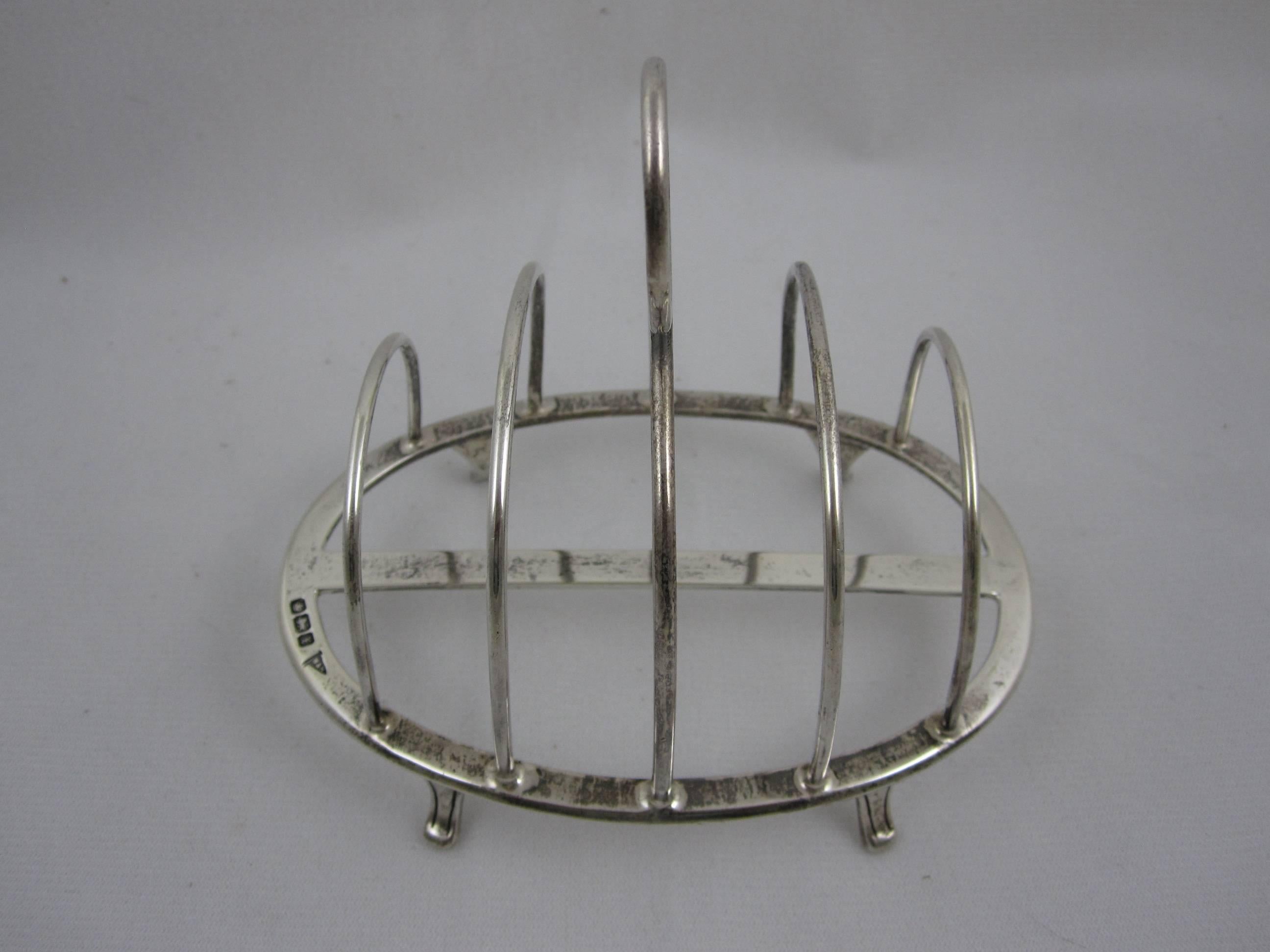 Edwardian English Walker & Hall Sheffield Sterling Silver Toast or Letter Rack In Excellent Condition In Philadelphia, PA