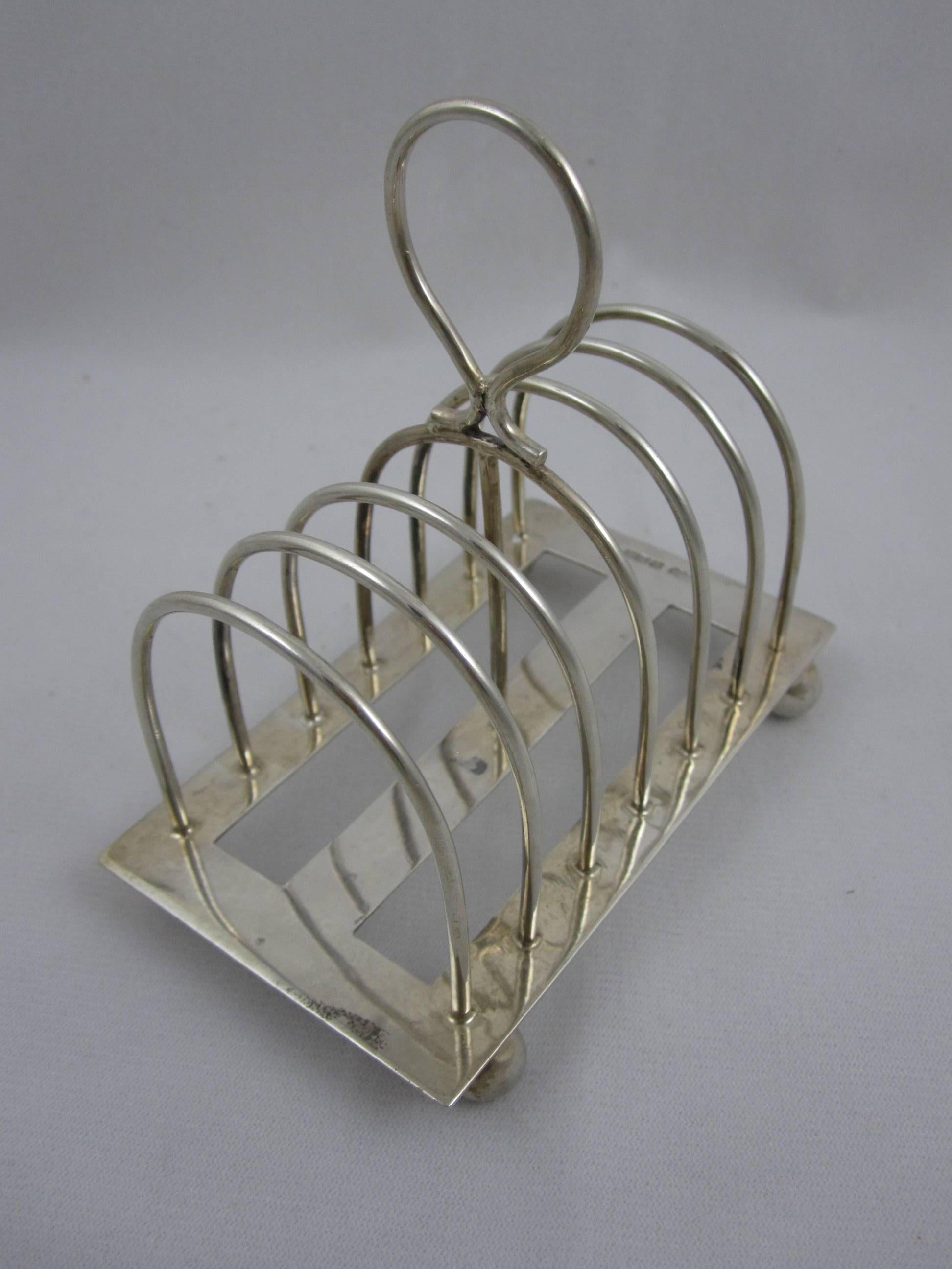 Victorian English Mappin & Webb Sheffield Sterling Silver Toast or Letter Rack In Excellent Condition In Philadelphia, PA