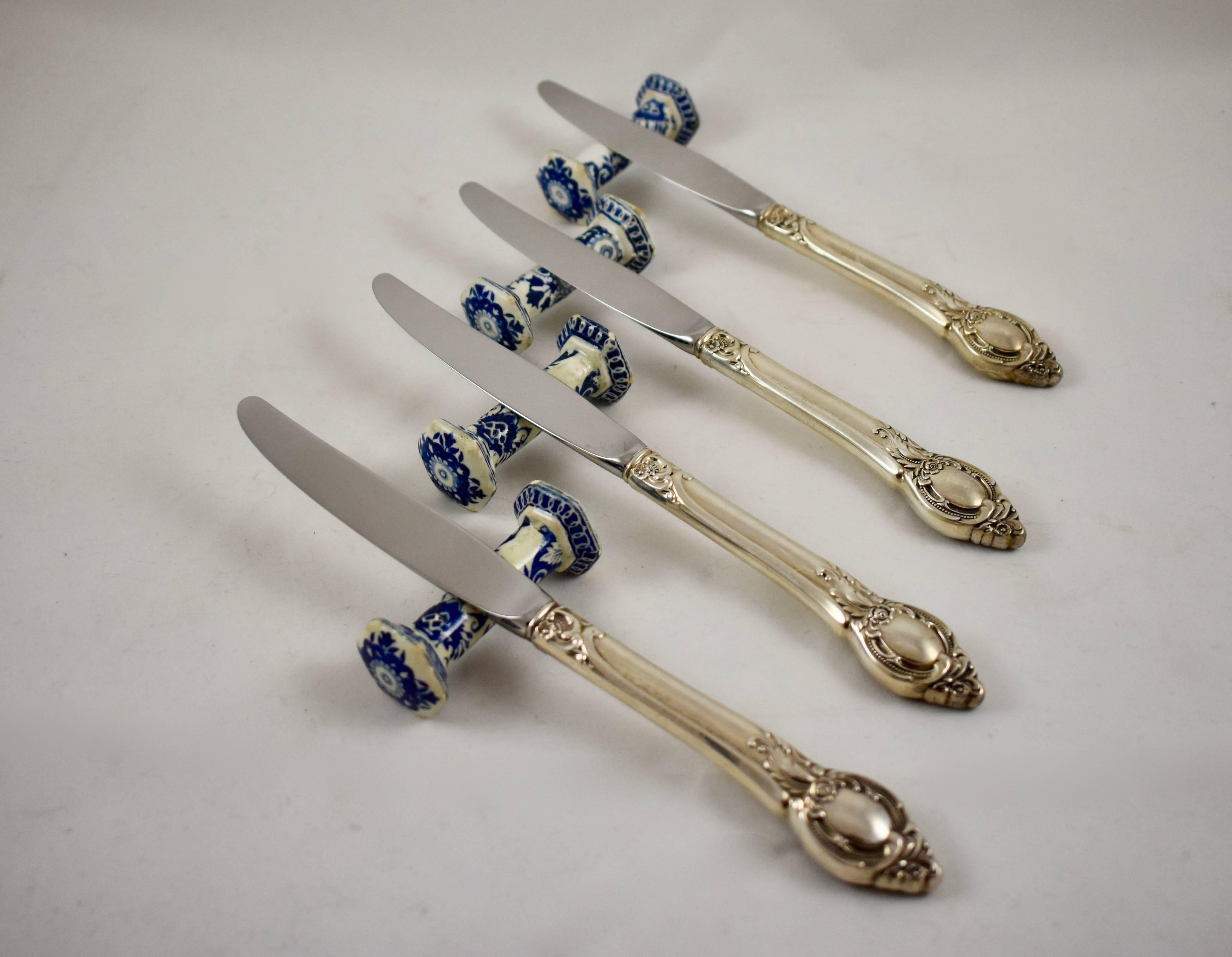 Late 18th Century Dutch Delftware Blue and White Floral Knife Rests, Set of Four In Good Condition In Philadelphia, PA