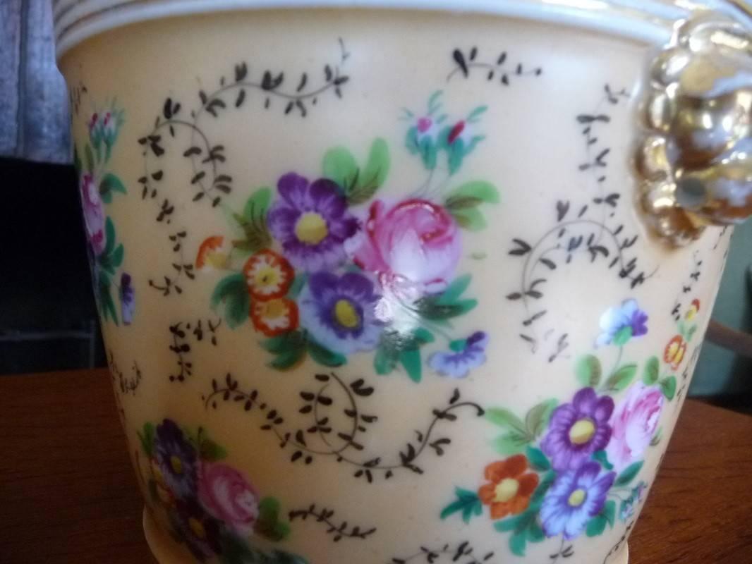 19th Century Pair of Cachepot in Porcelain of Paris For Sale 2