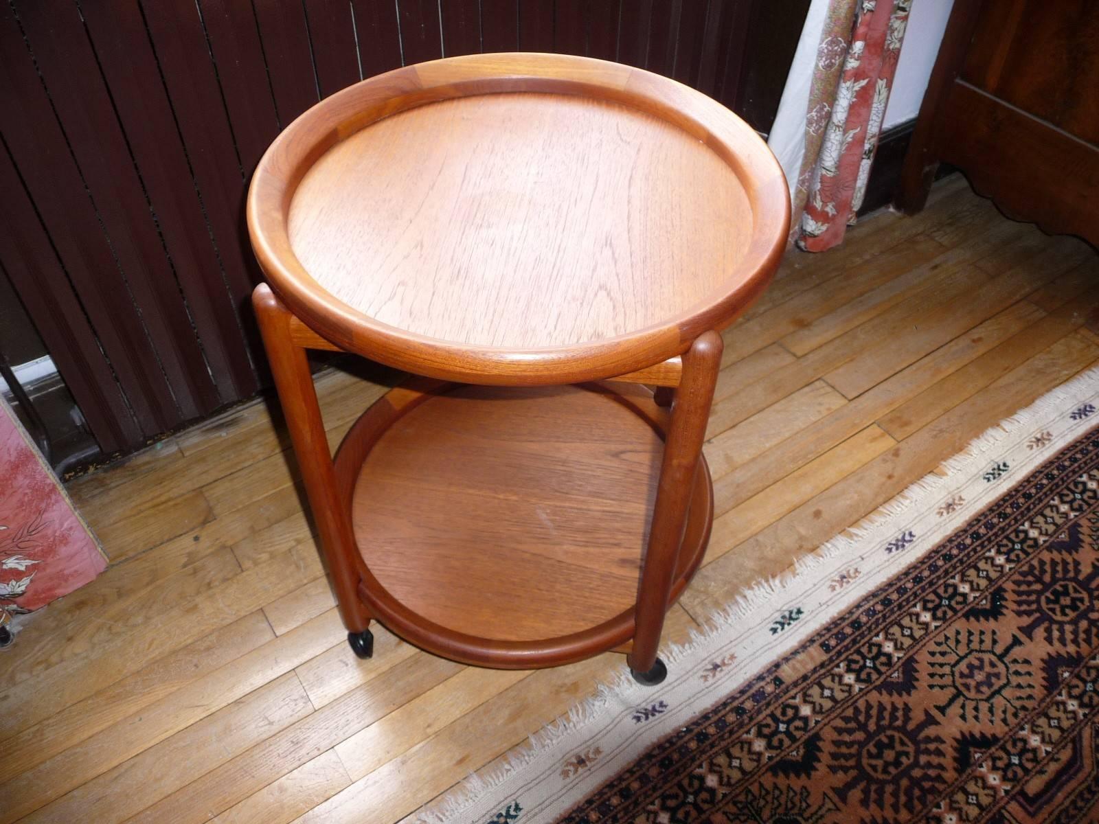 Scandinavian Rolling Side Table, circa 1960 For Sale 4