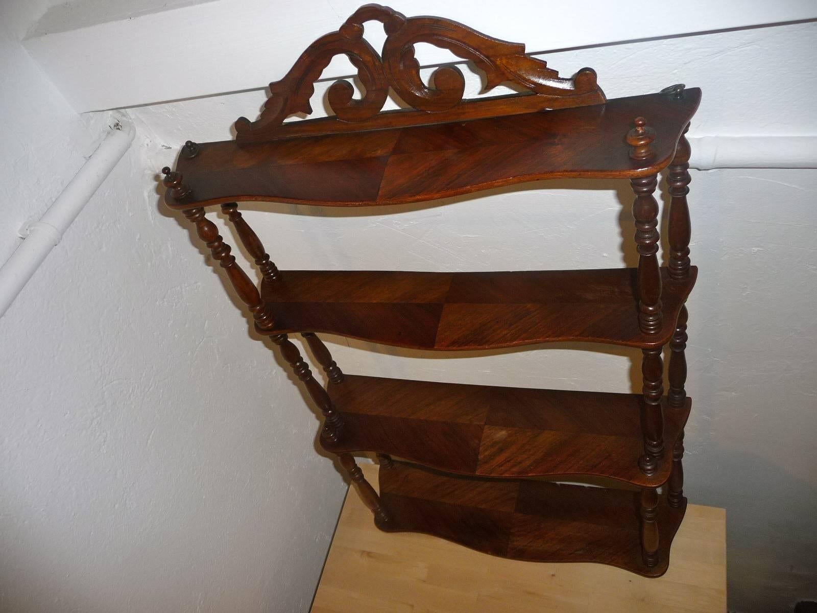 19th Century French Walnut Shelf In Excellent Condition For Sale In Grenoble, FR