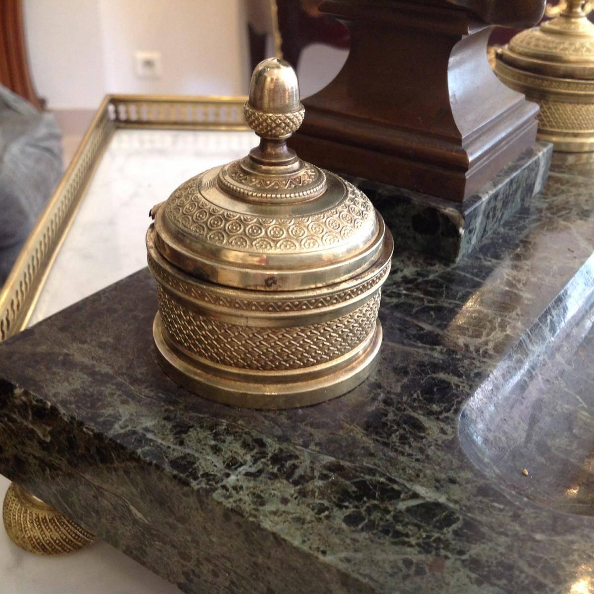 Inkwell of Napoleon III era empire style. Antique green marble, two inkwells in ormolu incorporate two blown glass inkwells (1 small chip to the neck of an inkwell).
The marble is supported by four legs finely turned. Nice decoration of palm leaf