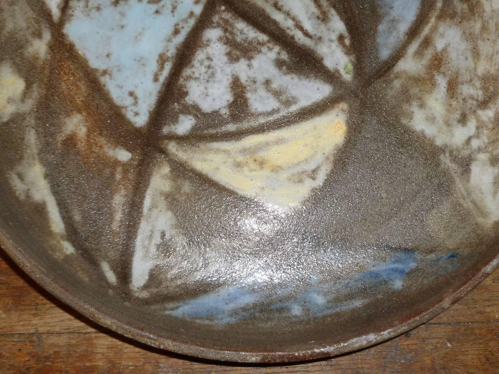 Superb Vallauris ceramic plate: Abstract decor, handwritten signature under the base of Alexandre (Alexis) Kostanda. Ceramic of 1950 in perfect condition. Free shipping.