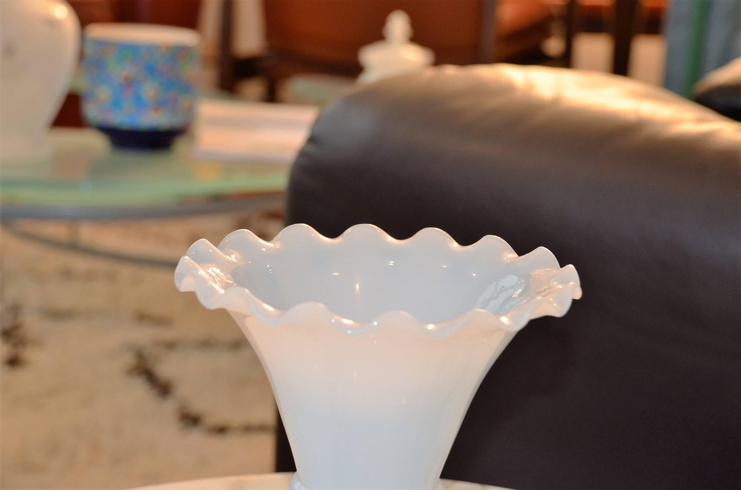 French Vase White Opaline, circa 1920 For Sale 2