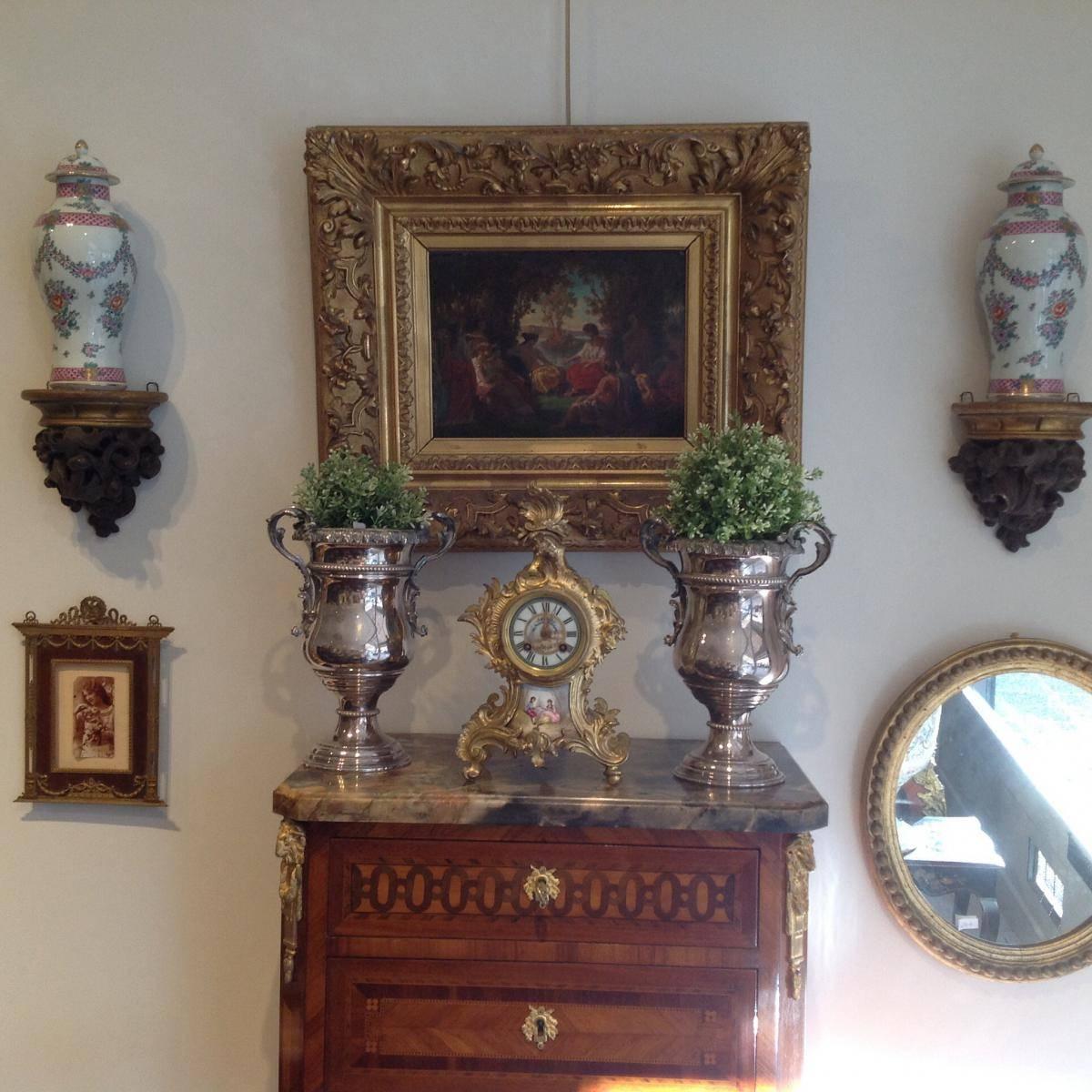Pendulum Louis XV Style Gilt Bronze and Porcelain Plates For Sale 1