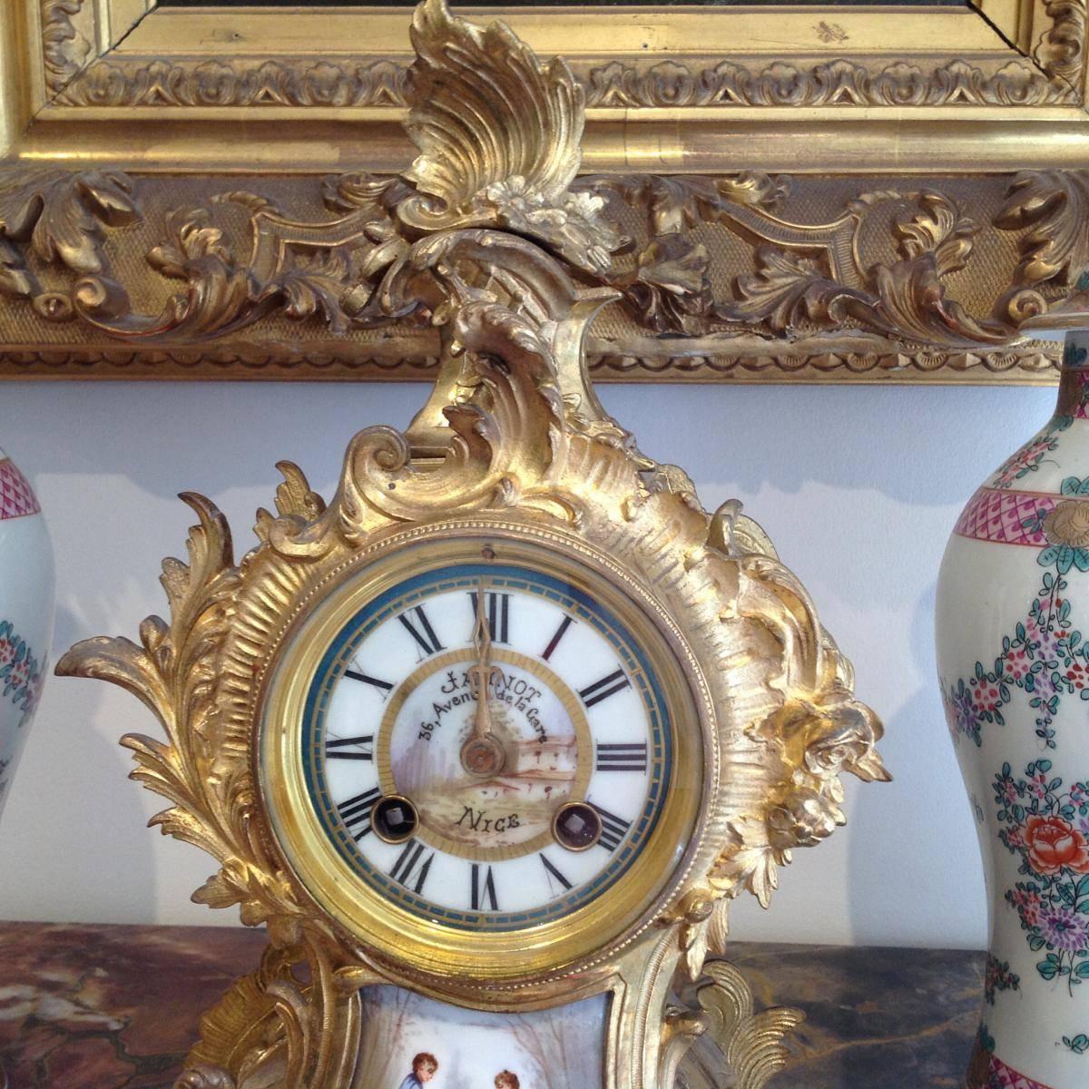 Louis XV style gilt bronze and porcelain pendulum. 
His mount is a beautiful rock garden sculpture asymmetric and gilt bronze.
Its two porcelain of Sèvres plates in the style are very decorative.
Movement signed Jannot Nice in operating
