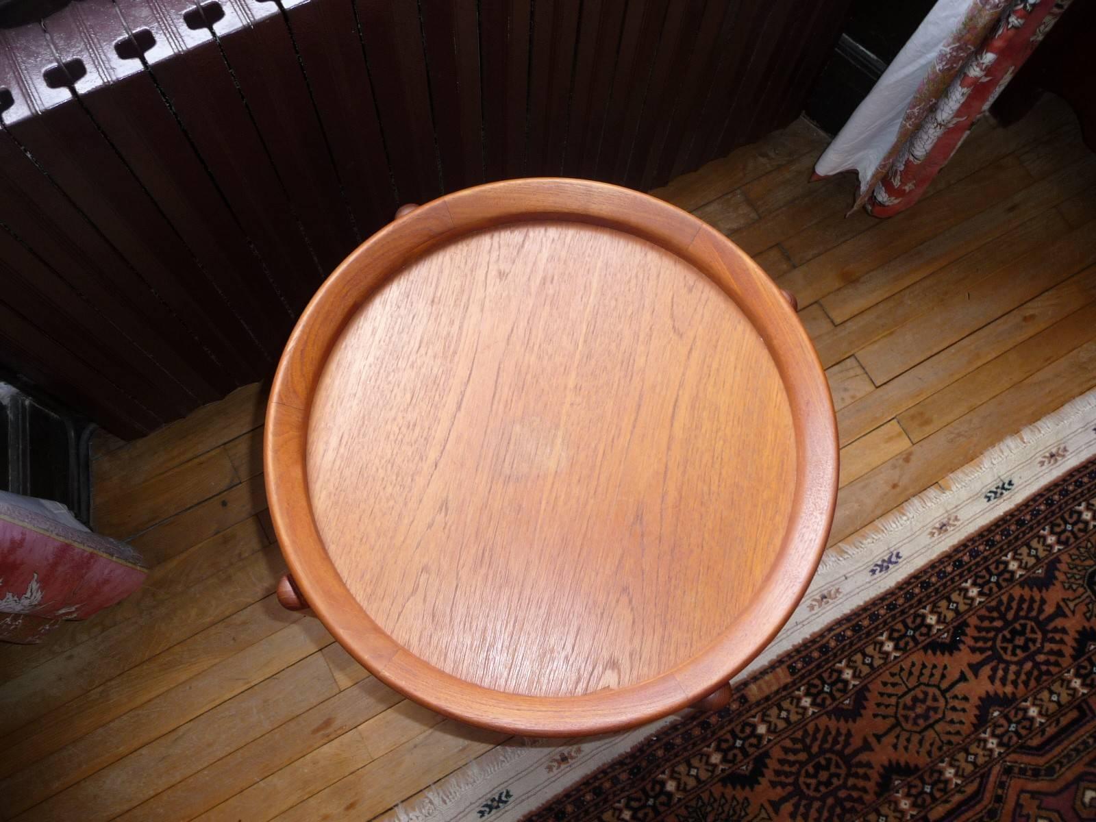 Elegant Scandinavian Dessert Rolling Tray Table, circa 1960 In Excellent Condition For Sale In Grenoble, FR