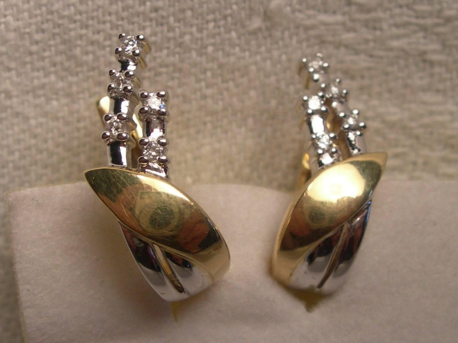 Vintage Two Tone Gold and Diamonds Earrings 18-karats In Excellent Condition For Sale In Grenoble, FR