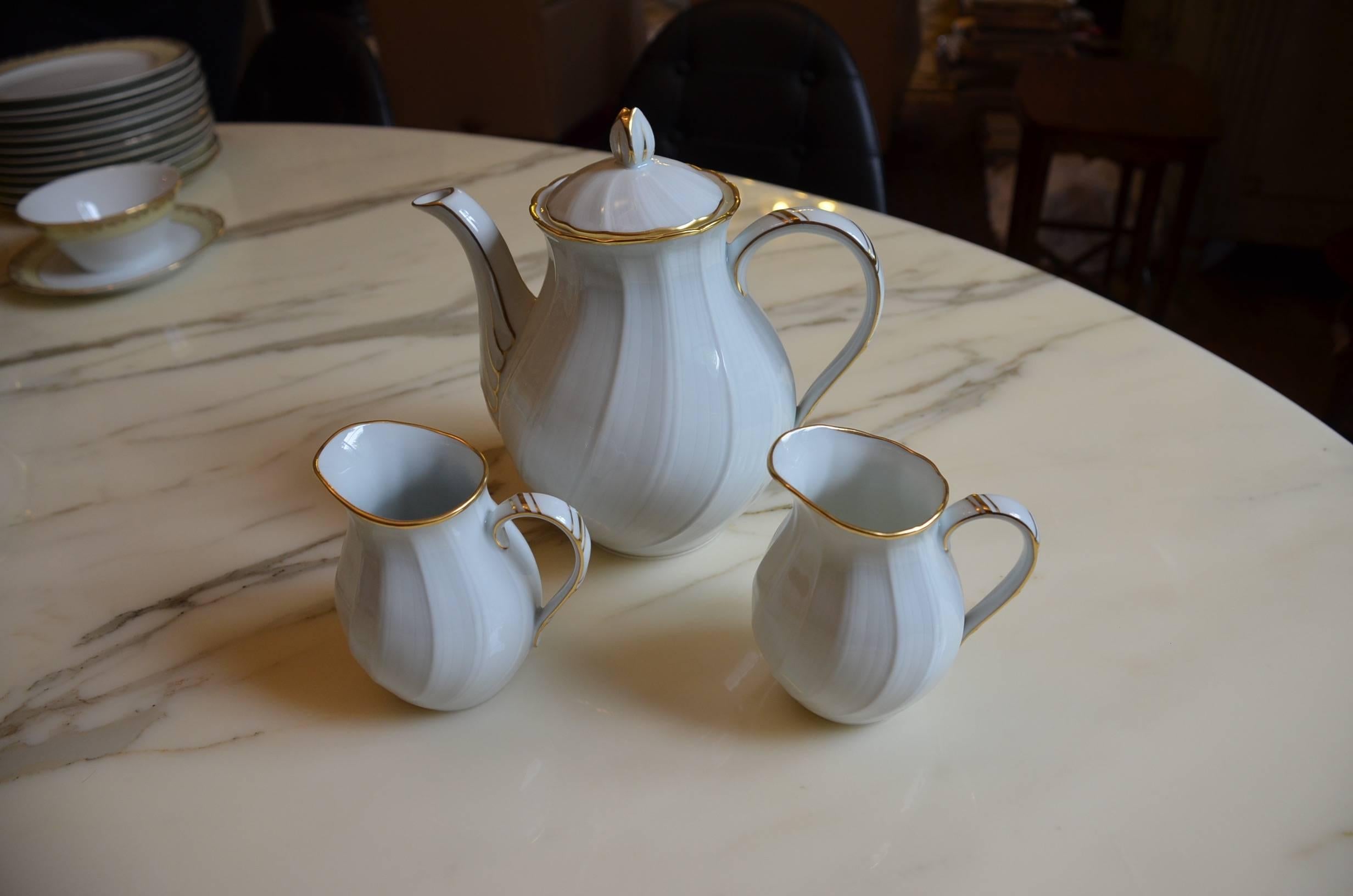 Bernardaud Limoges Porcelain Tea Service, France In Excellent Condition In Grenoble, FR