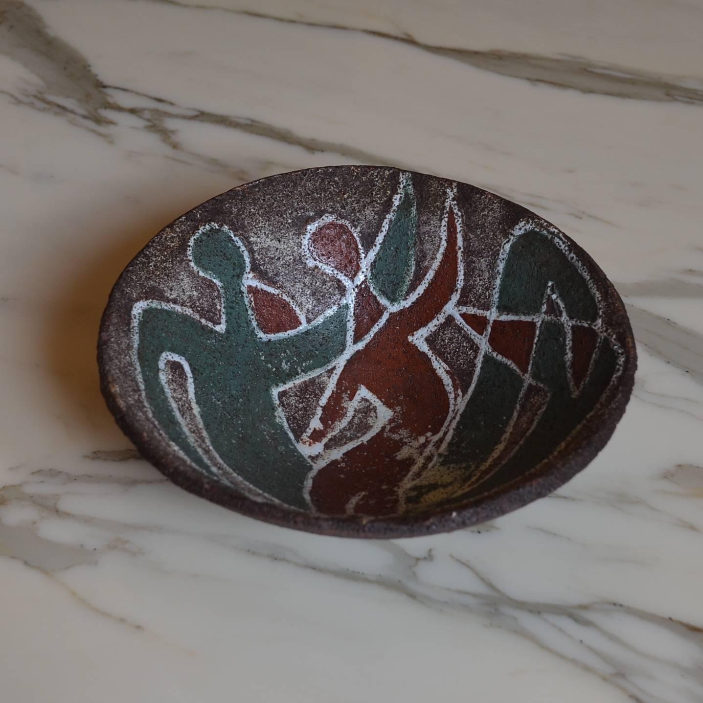 Nice large bowl by Accolay in rough grogged clay with figurative stylized decoration red and green on a brown background.

Signature underneath. Very good condition.

Dimensions:
Height 9 cm (3.5 inches.)
Diameter 27 cm (10.6 inches.)