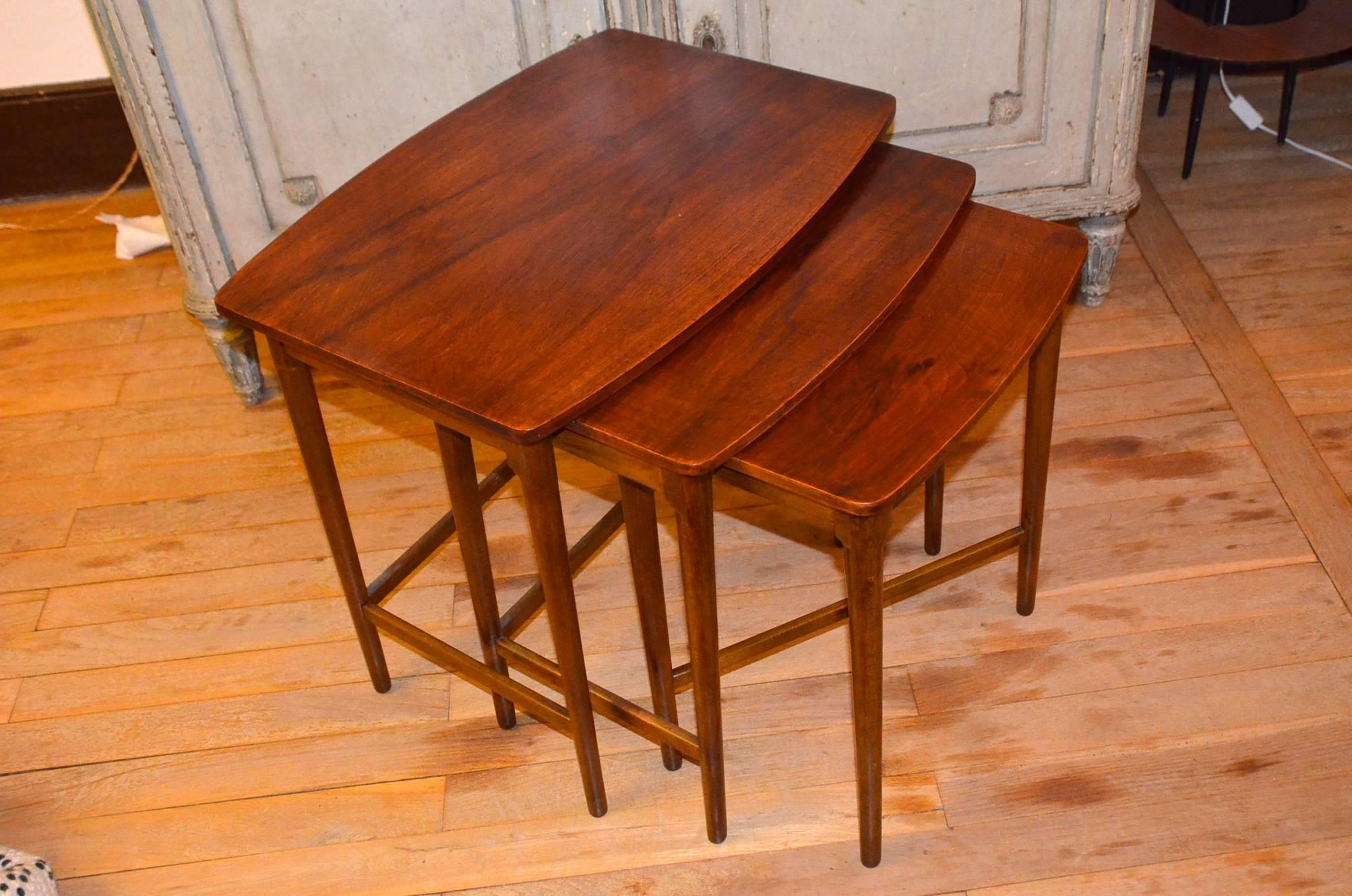 A beautiful set of three nesting tables in rosewood for Danish furniture lovers. They are in perfect conditions.

On the bottom of the bigger table 2 FH red stamps and dated 5/12/1952.

Dimension of bigger table is:

59.5 cm x 43 cm, height 54