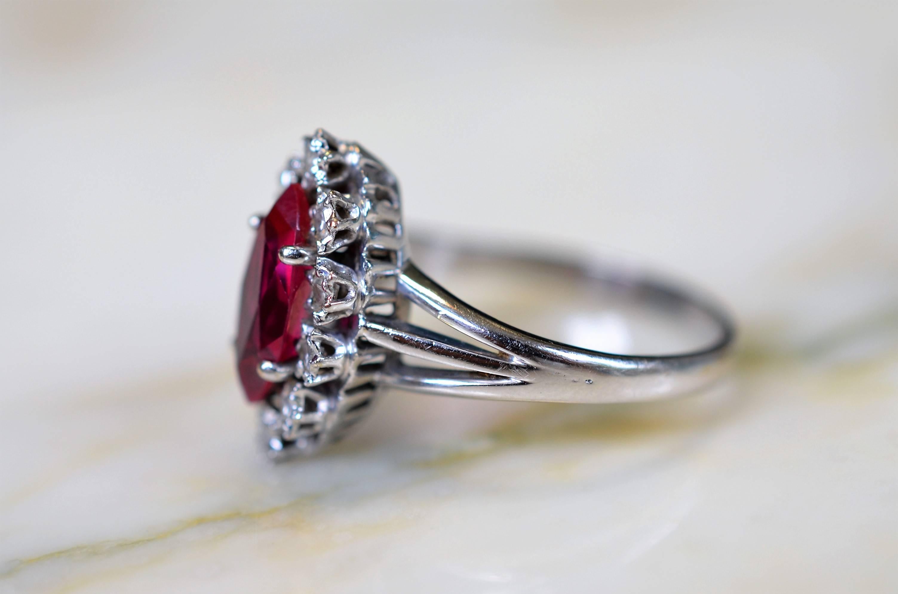 Ring in 18-Karat White Gold with Rubies and Diamonds For Sale 4