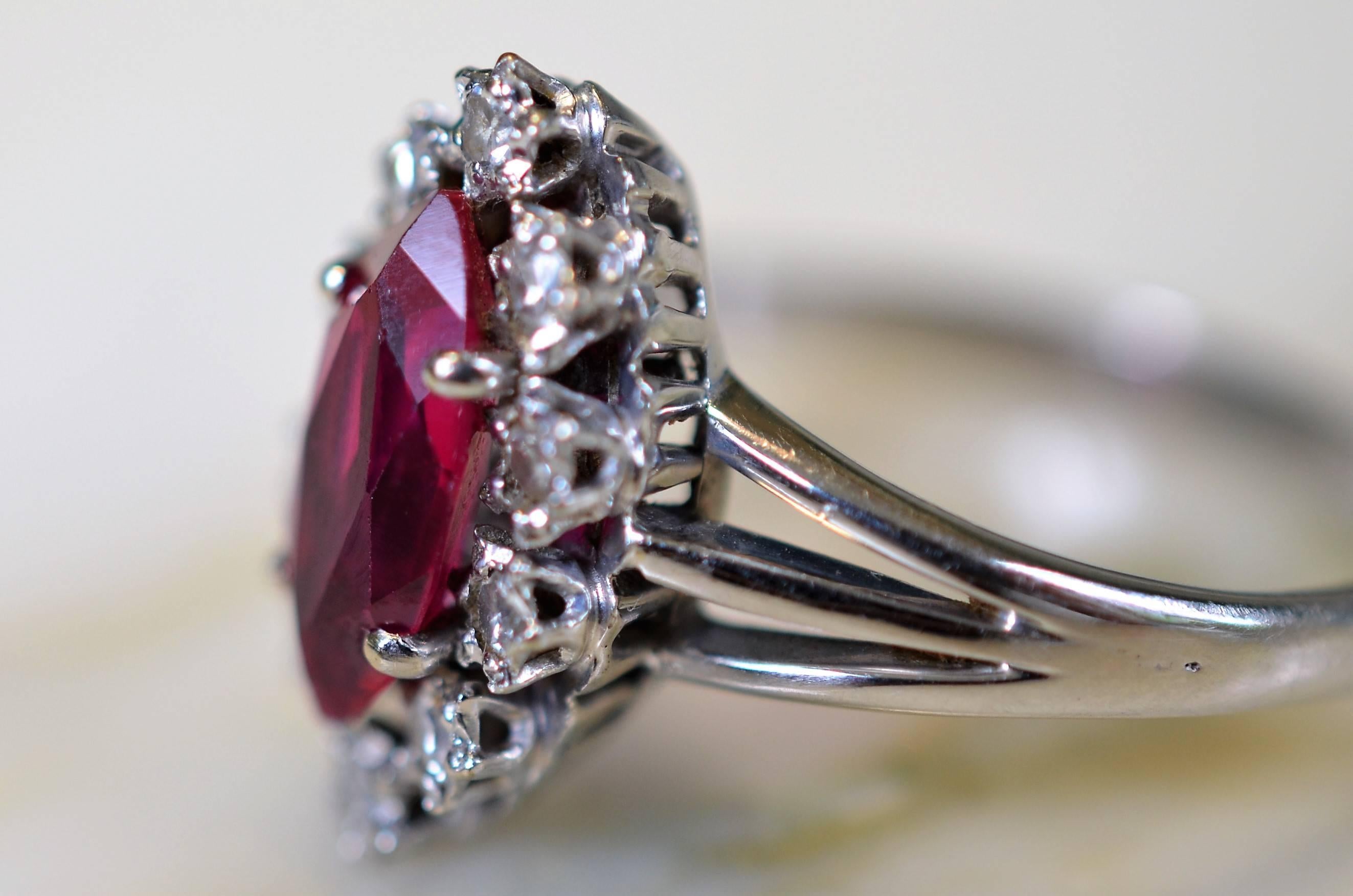 Ring in 18-Karat White Gold with Rubies and Diamonds For Sale 5