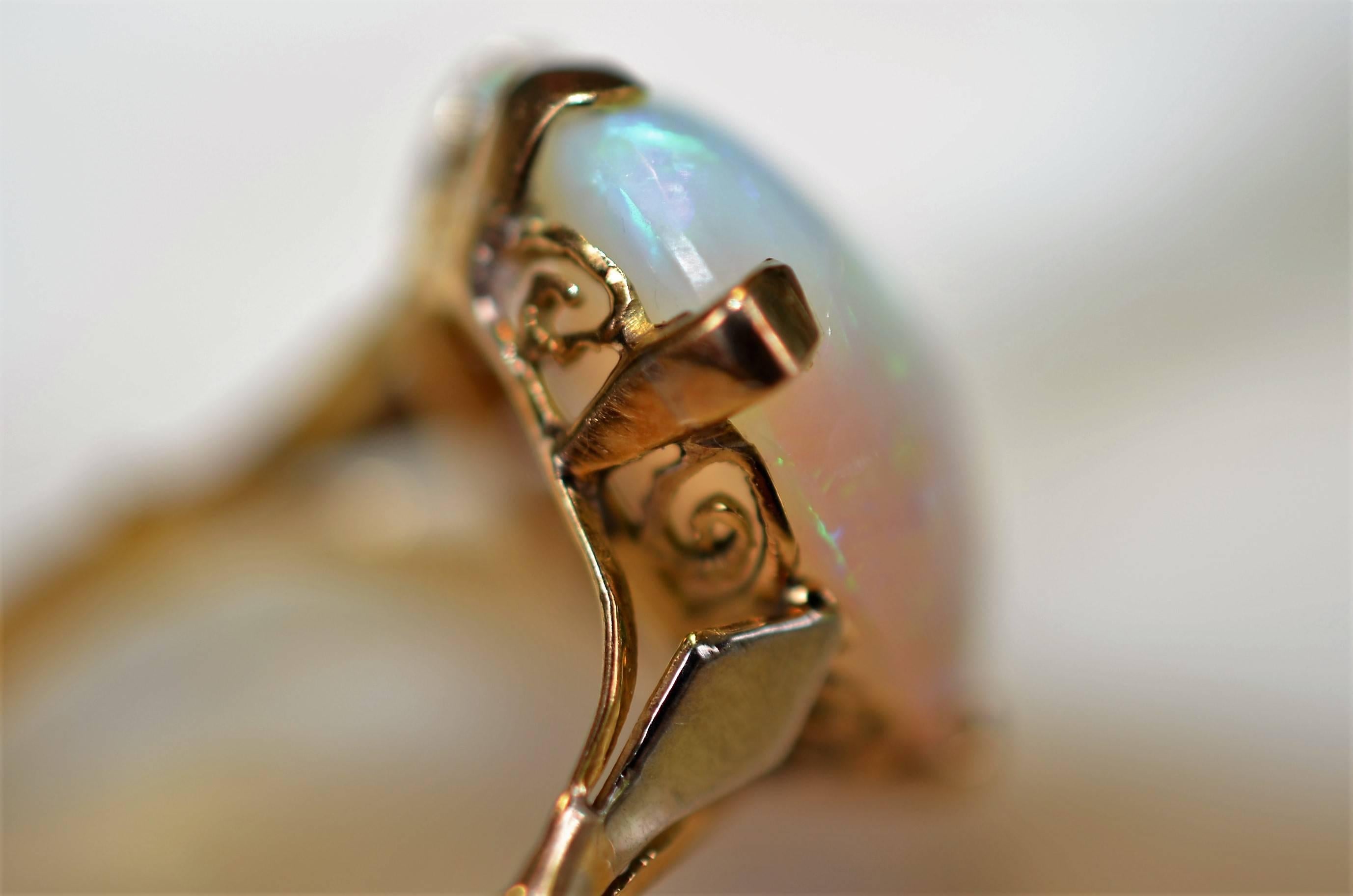 20th Century Vintage Gold 18-Karat Ring with Opal For Sale