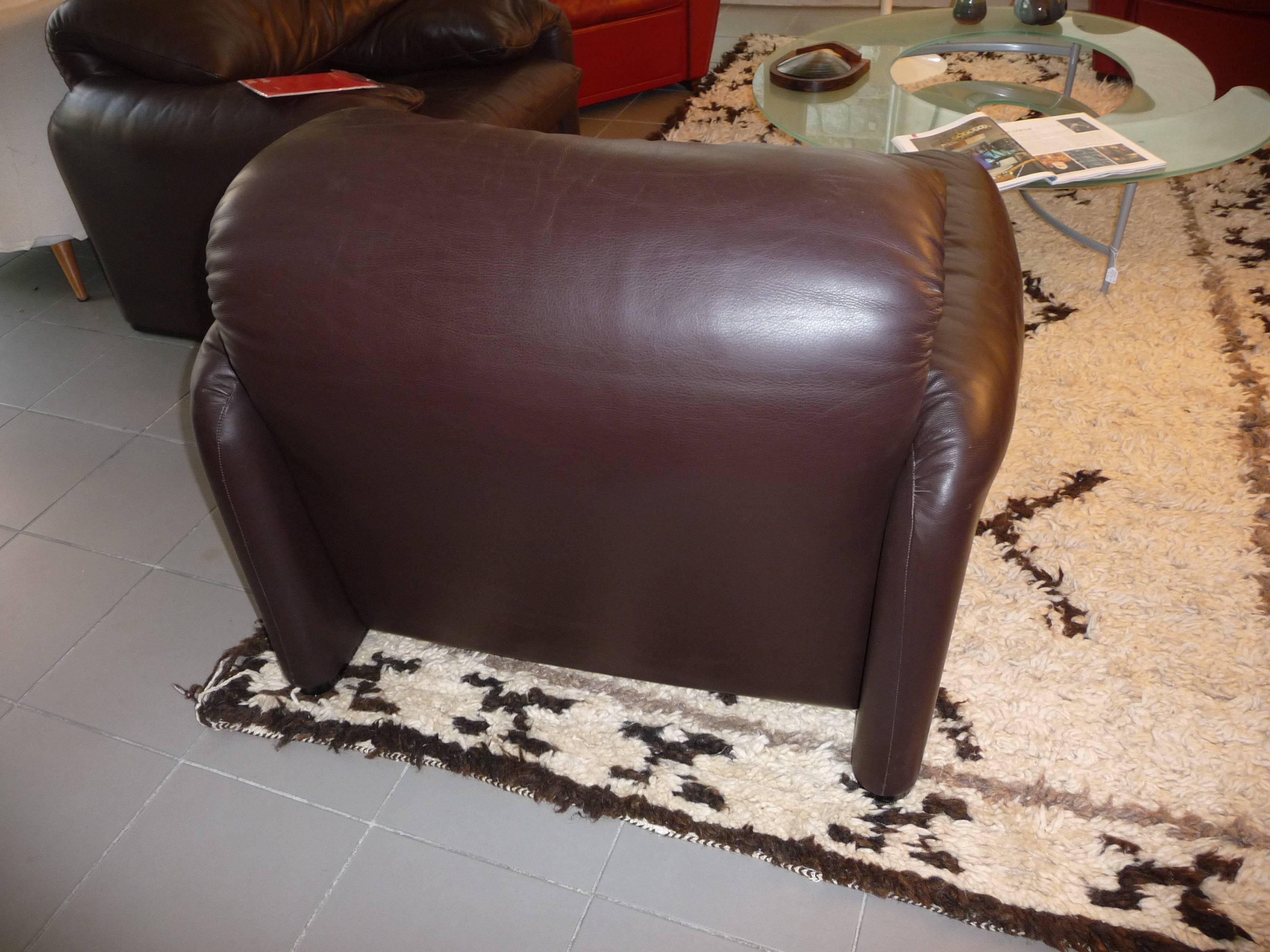 Leather Pair of Armchairs 675  Maralunga Cassina Designed by Vico Magistretti in 1973 For Sale