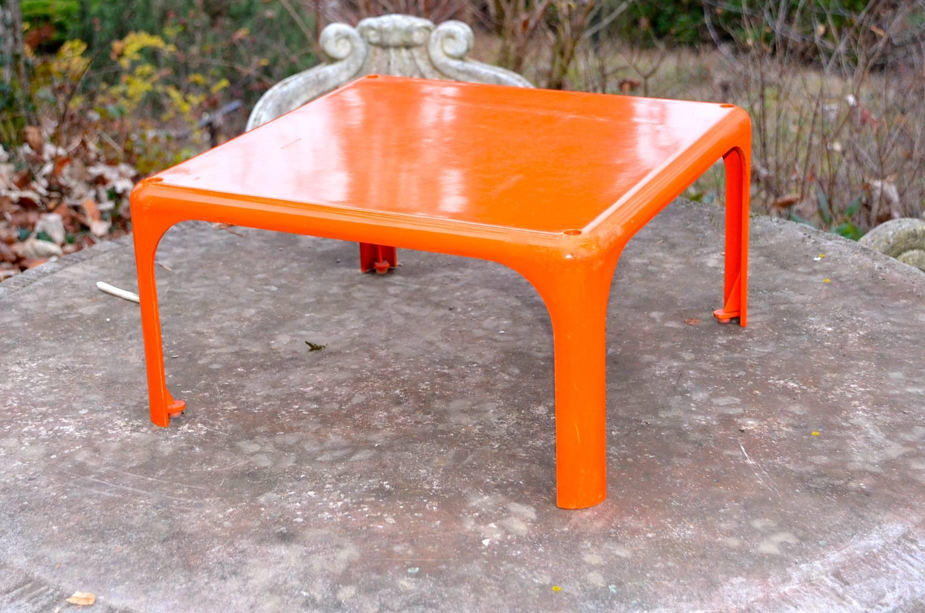 Set of three orange coffee table, model Demetrio 45 by Vico Magistretti for Artemide, Milan. Part of the MoMa collection of New York, they have been produced starting from 1966 and can be used as single table or stacked. In very good