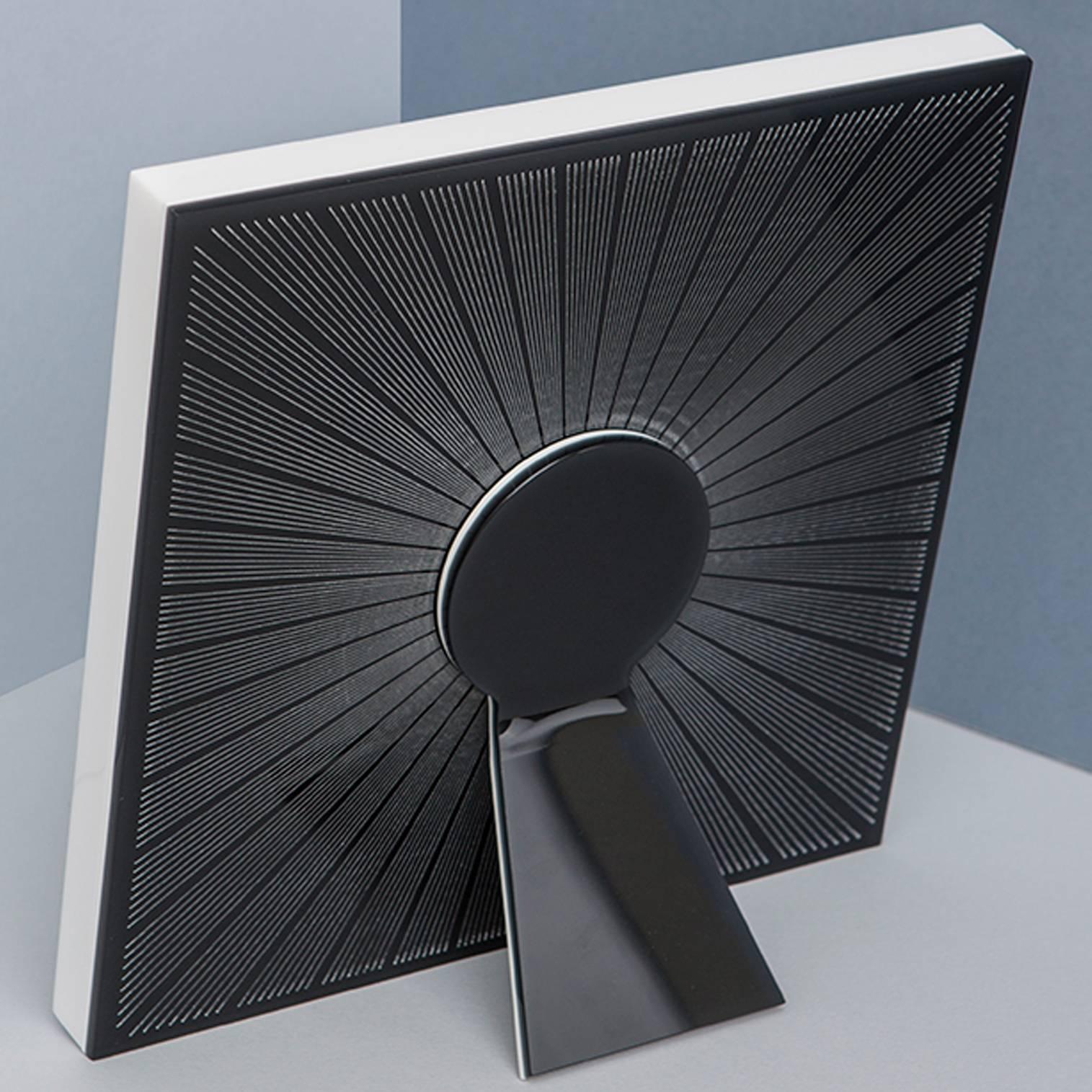Moderner italienischer Design-Bilderrahmen aus schwarzem Plexiglas:: Sharing Black (Postmoderne)