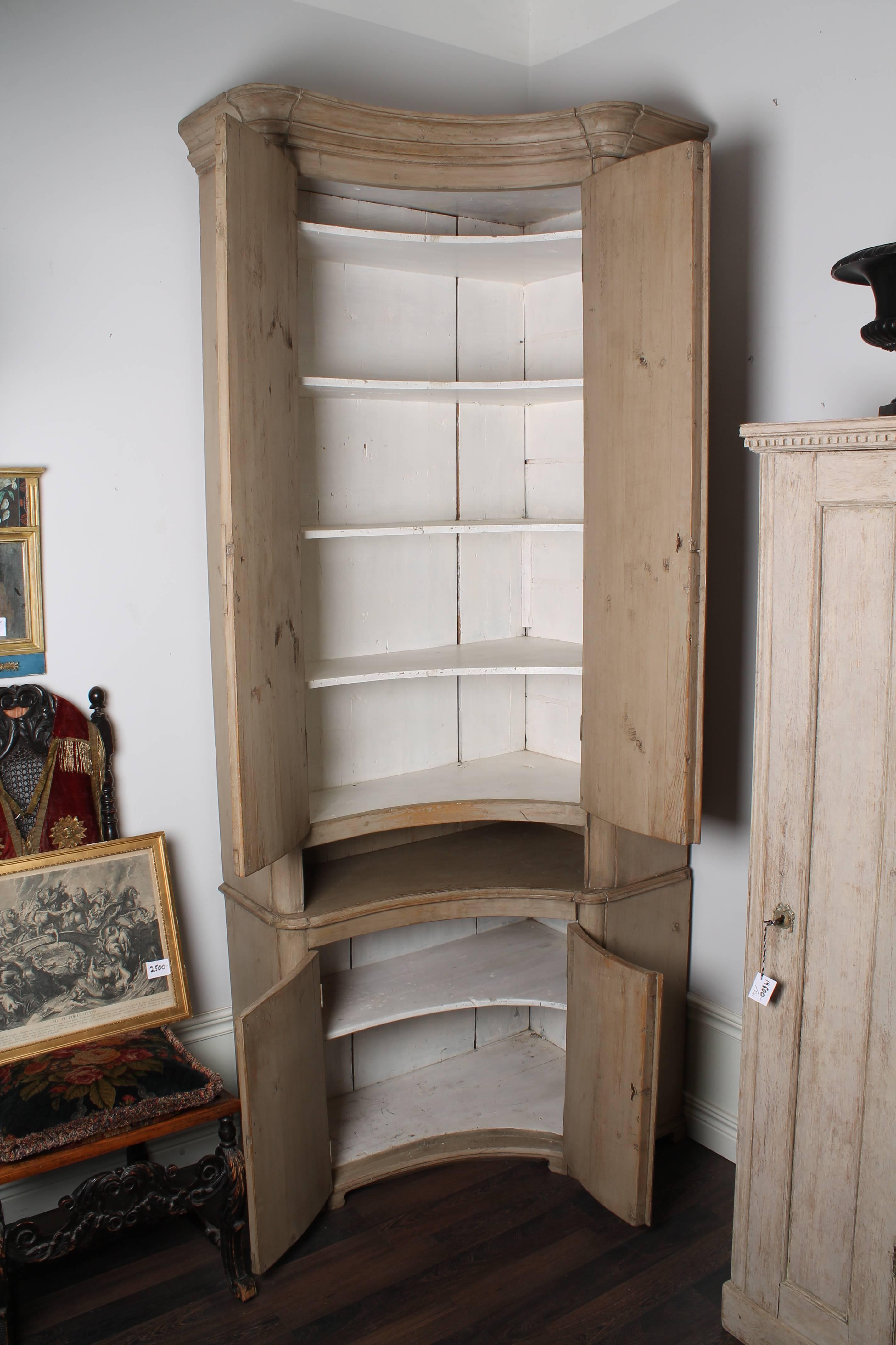 19th Century Swedish Corner Cabinet For Sale 1