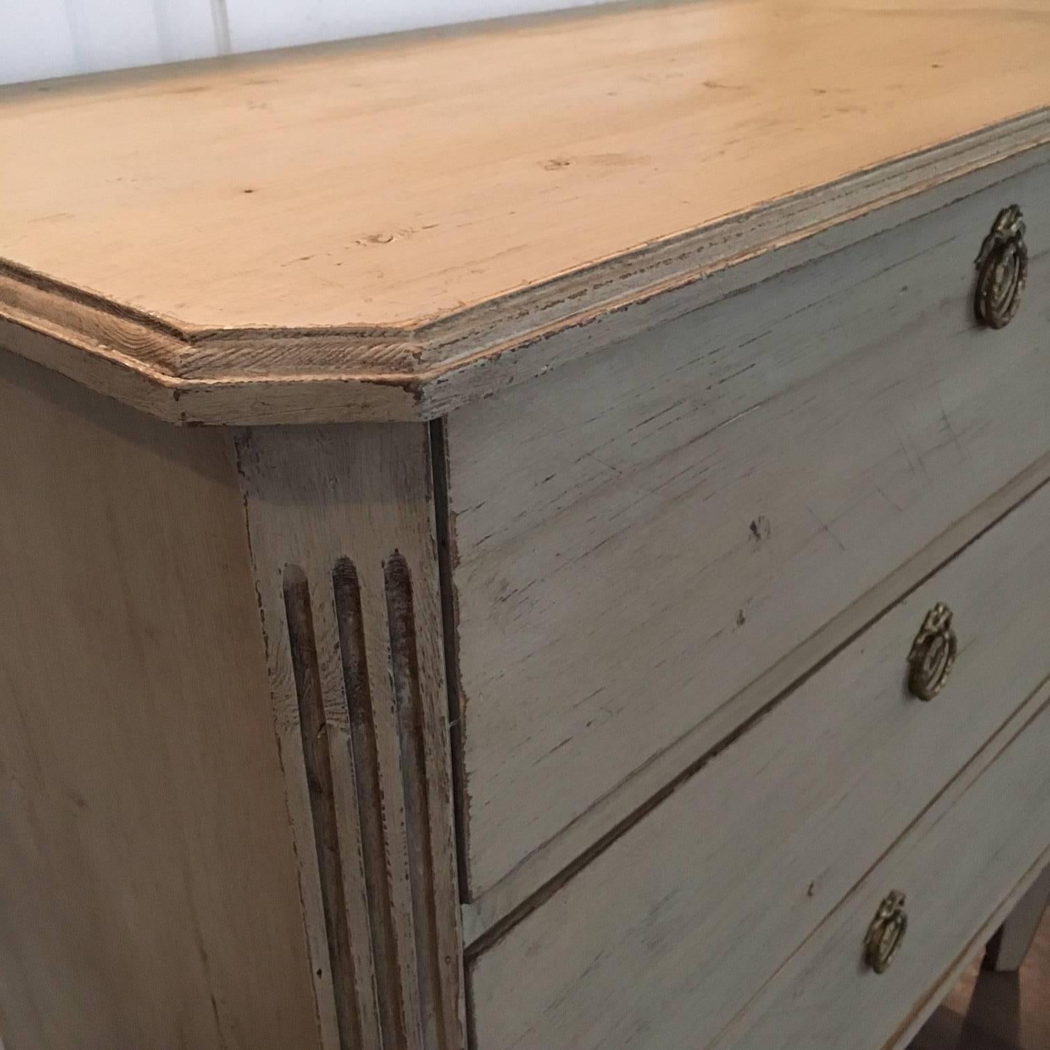 19th century Swedish Gustavian style chest of drawers, gray repainting, three drawers.