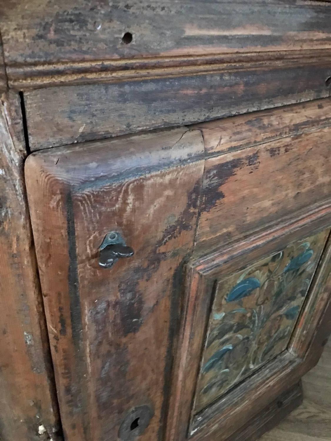 18th century Swedish cabinet, dated 1782 from Dalarna in Sweden. Scraped to original.
Fantastic patina and condition. Very rare!