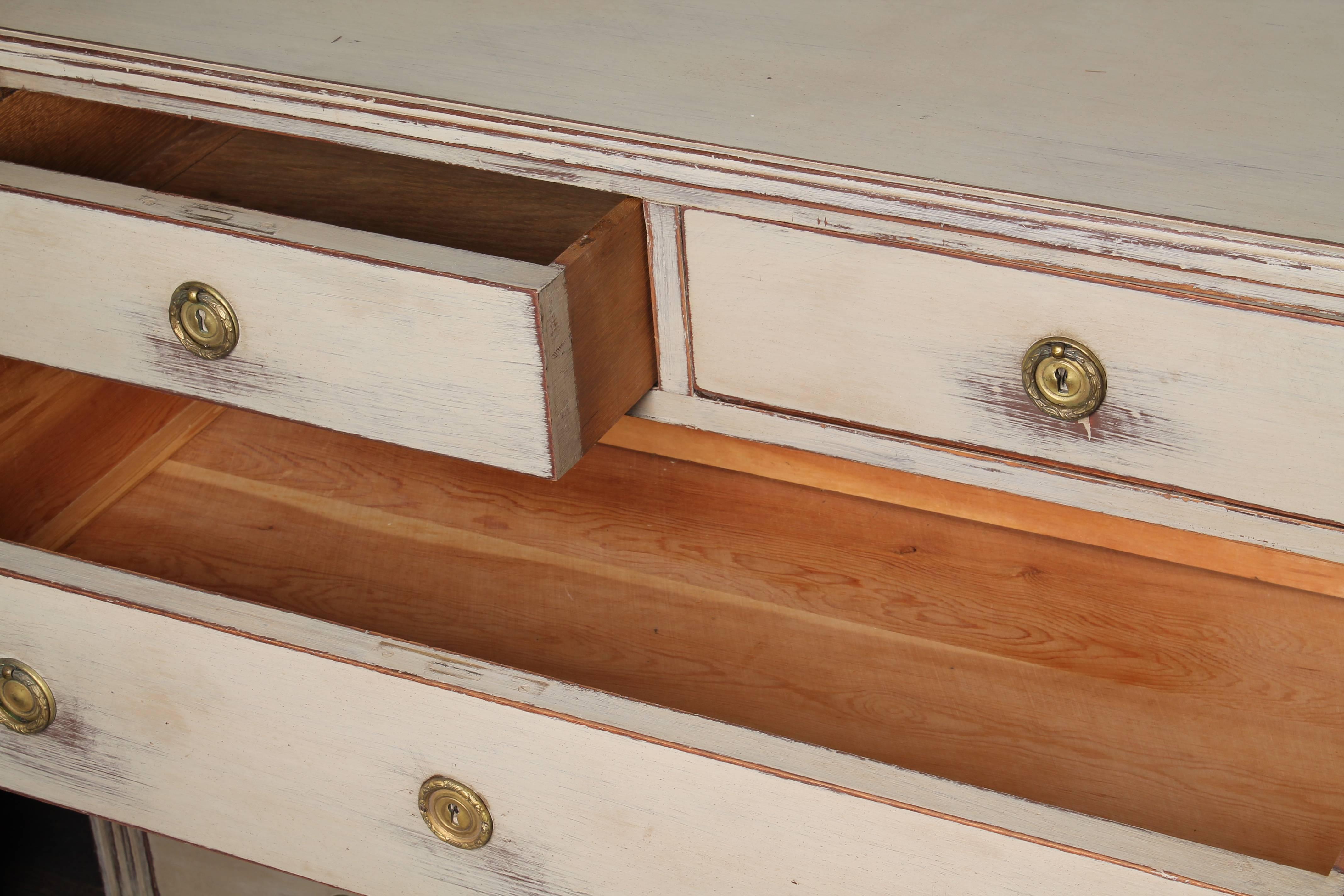 Swedish Gustavian Style Chest of Drawers In Good Condition For Sale In Stockholm, SE