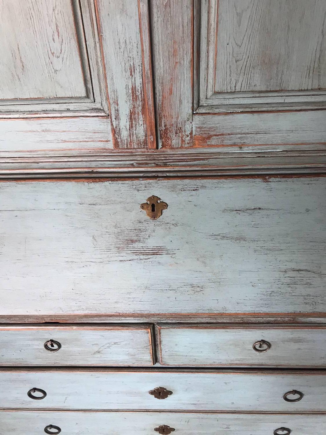 18th century Swedish Rococo writing cabinet, circa 1760. A fall-front desk opens to drawers and writing area and on either side are pulls to support the flap.

A fantastic piece from the Rococo era!