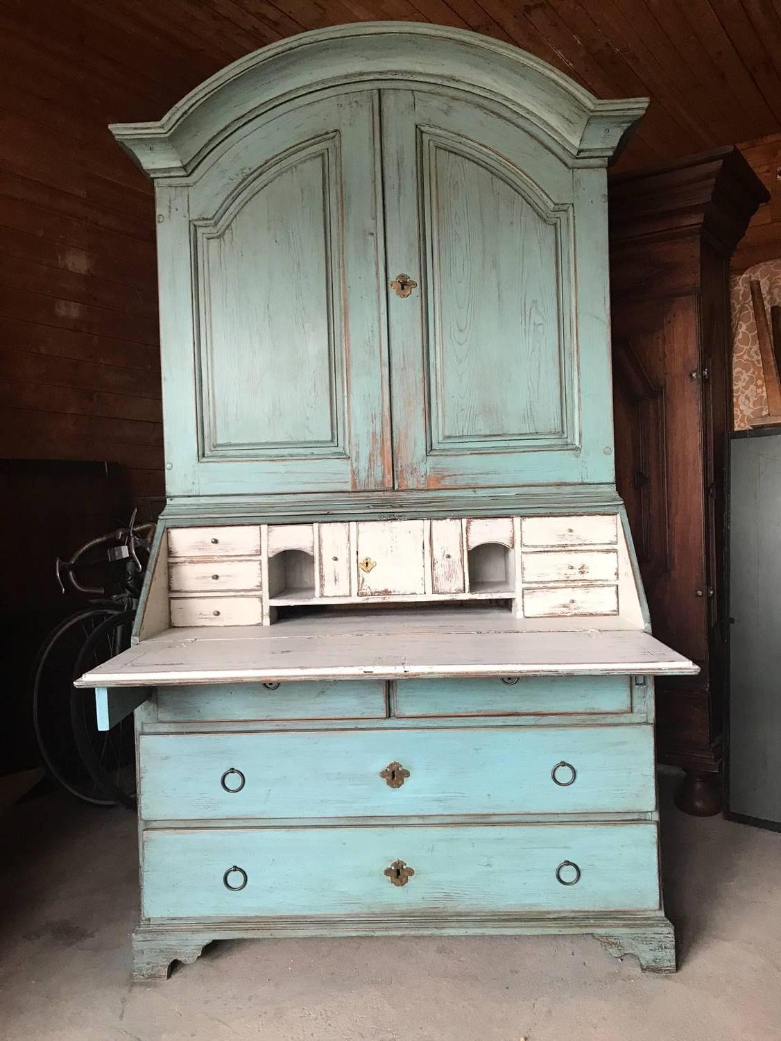 18th Century Swedish Rococo Writing Cabinet In Good Condition In Stockholm, SE