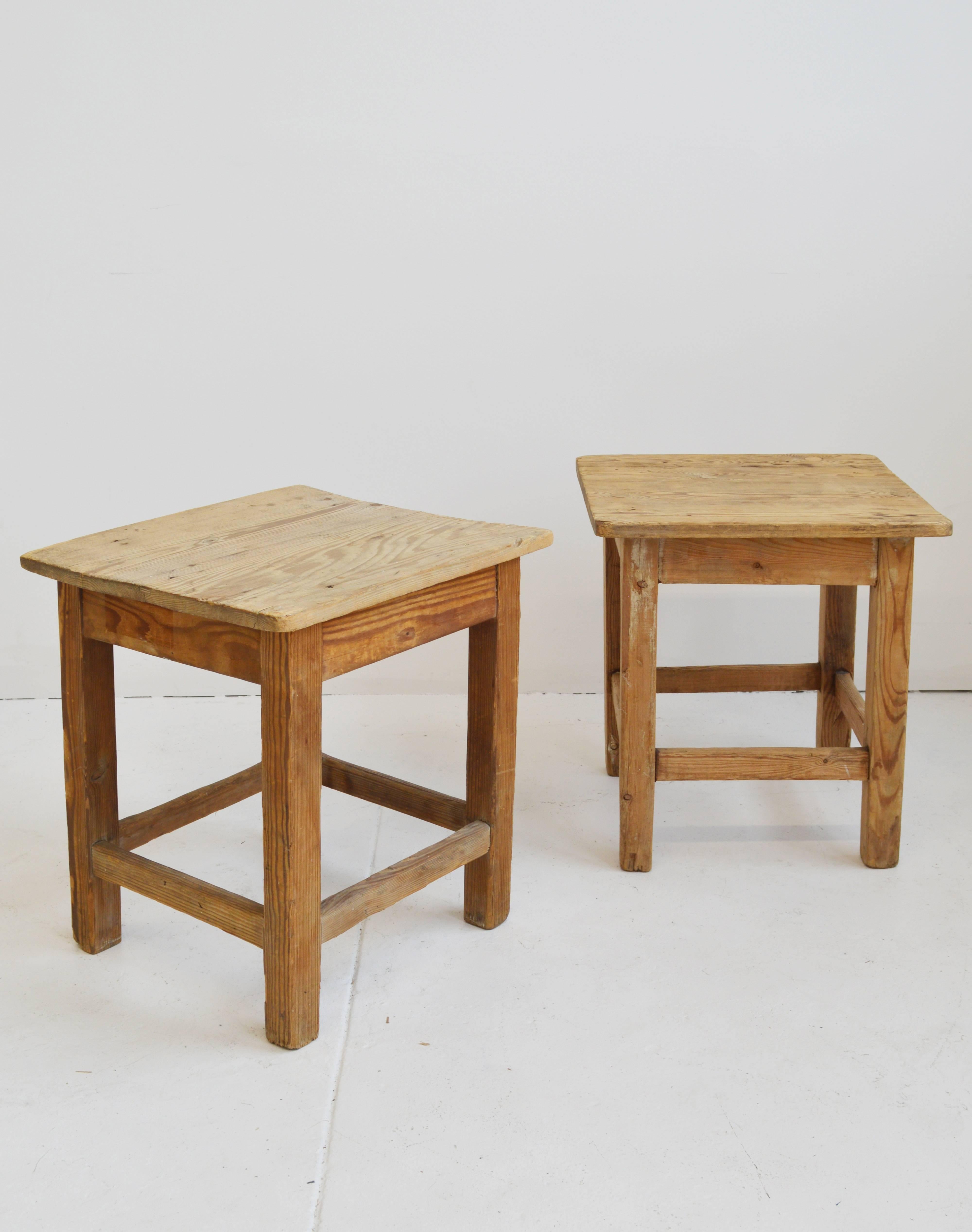 Pair of Vintage Rustic Wood Side Tables In Distressed Condition In New York, NY
