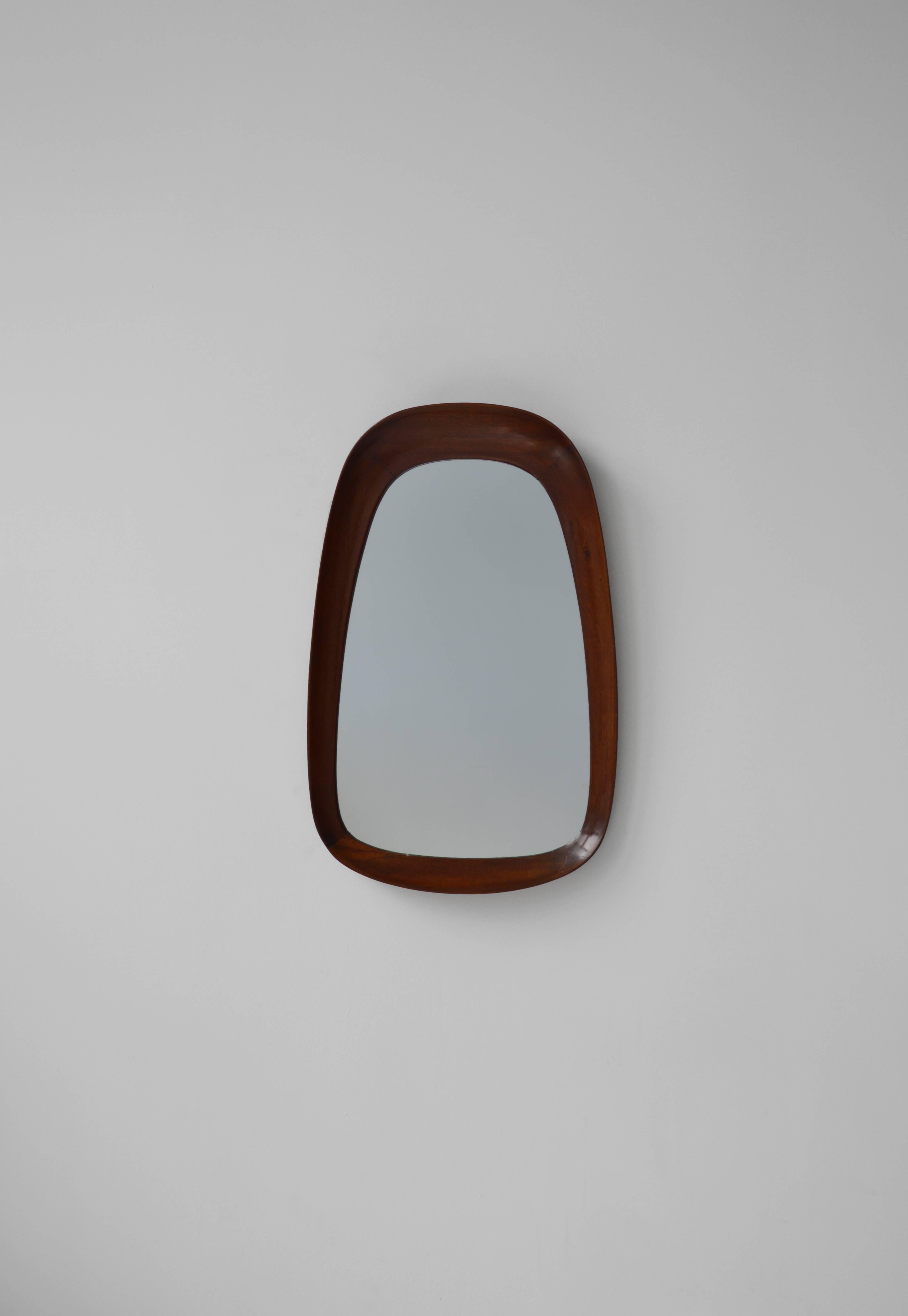 This vintage Scandinavian modern wooden framed mirror has a beautiful organic shape. In excellent condition, this Danish frame has a lovely, warm finish and beautiful patina.