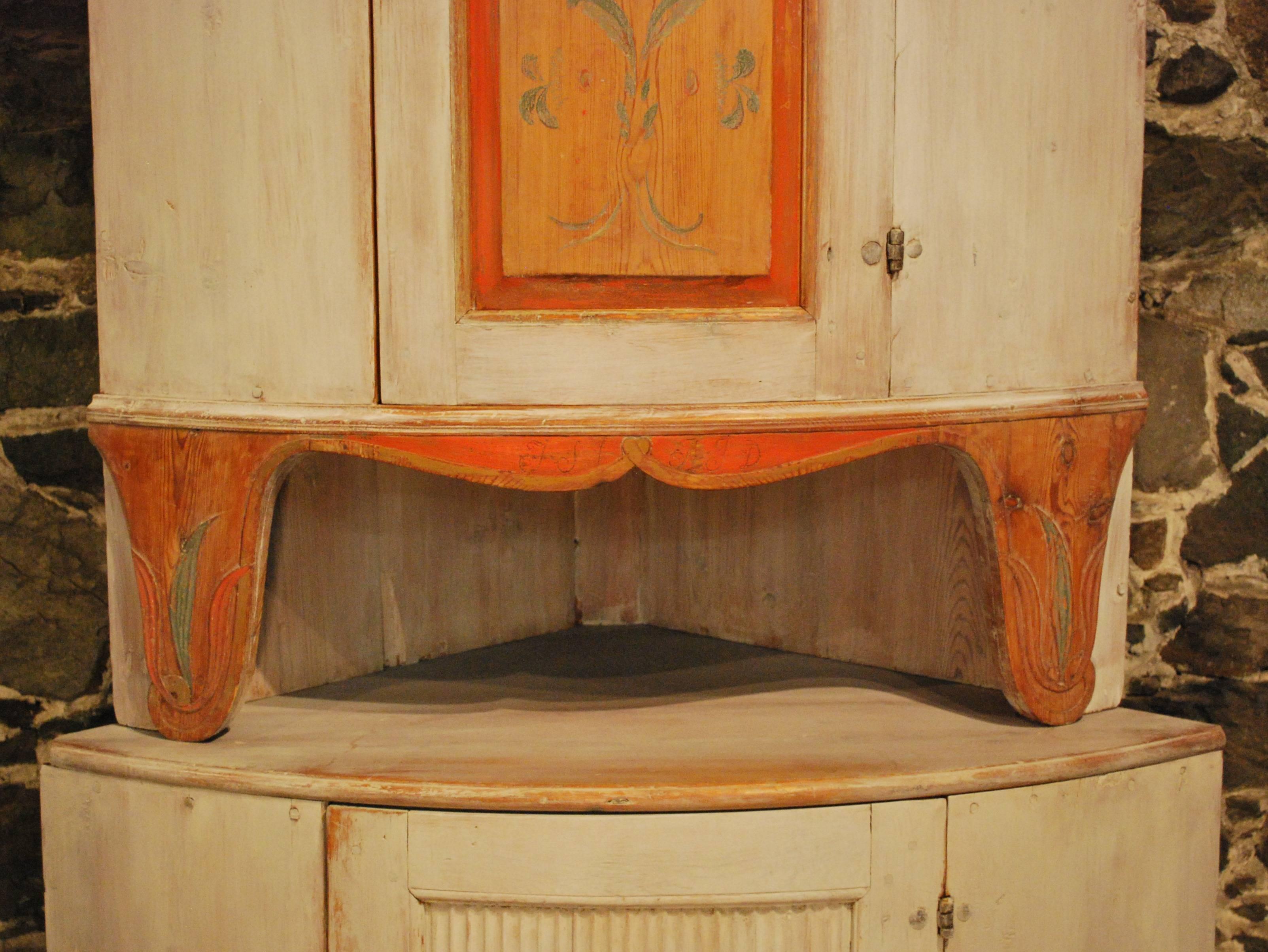 Antique Swedish Corner Cabinet, circa 1820 In Good Condition For Sale In BOSTON, MA