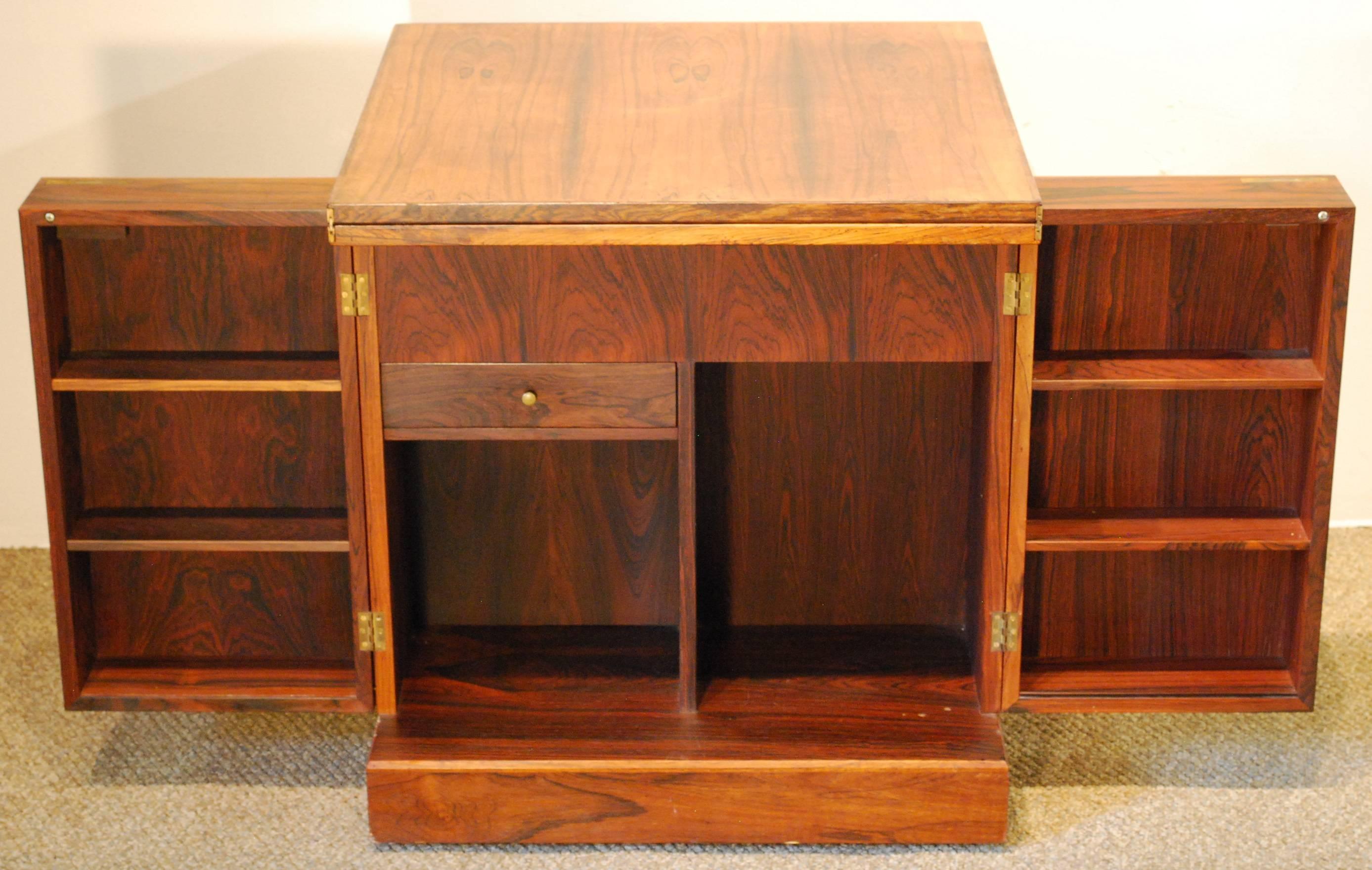 Rare Rosewood Hidden Bar Cube / Cart In Good Condition In BOSTON, MA