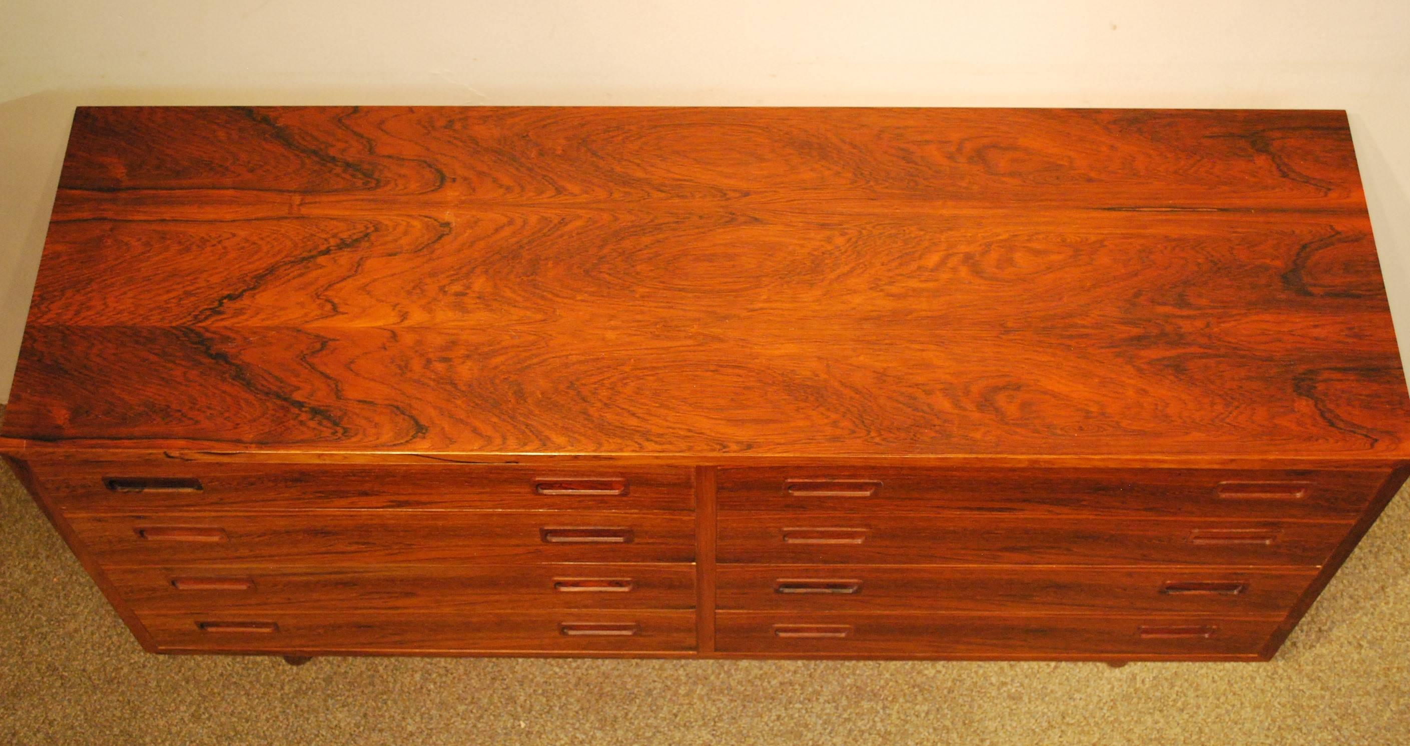 Mid-20th Century Mid-Century Modern Large Rosewood Eight-Drawer Chest