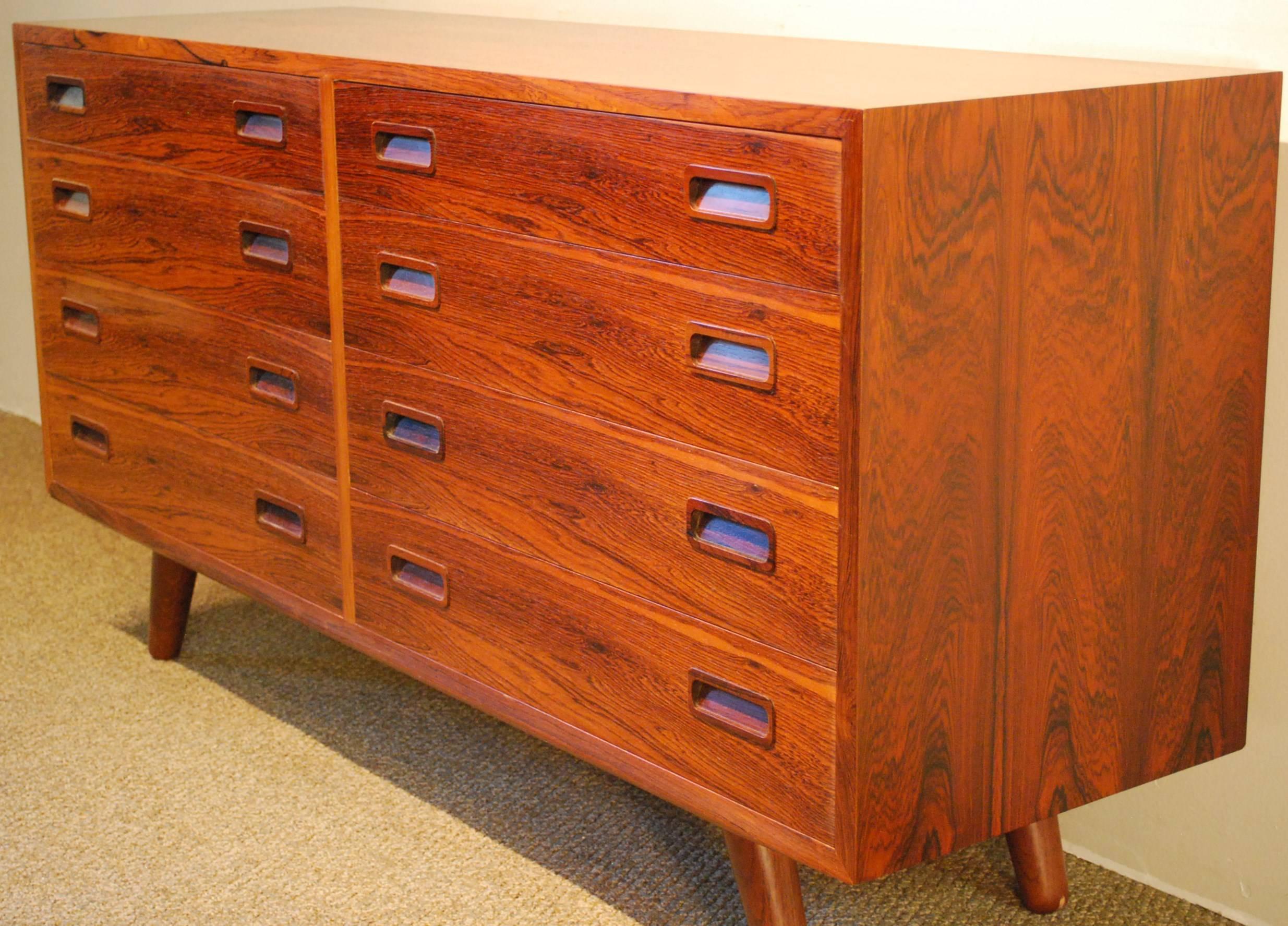 Mid-Century Modern Large Rosewood Eight-Drawer Chest 3