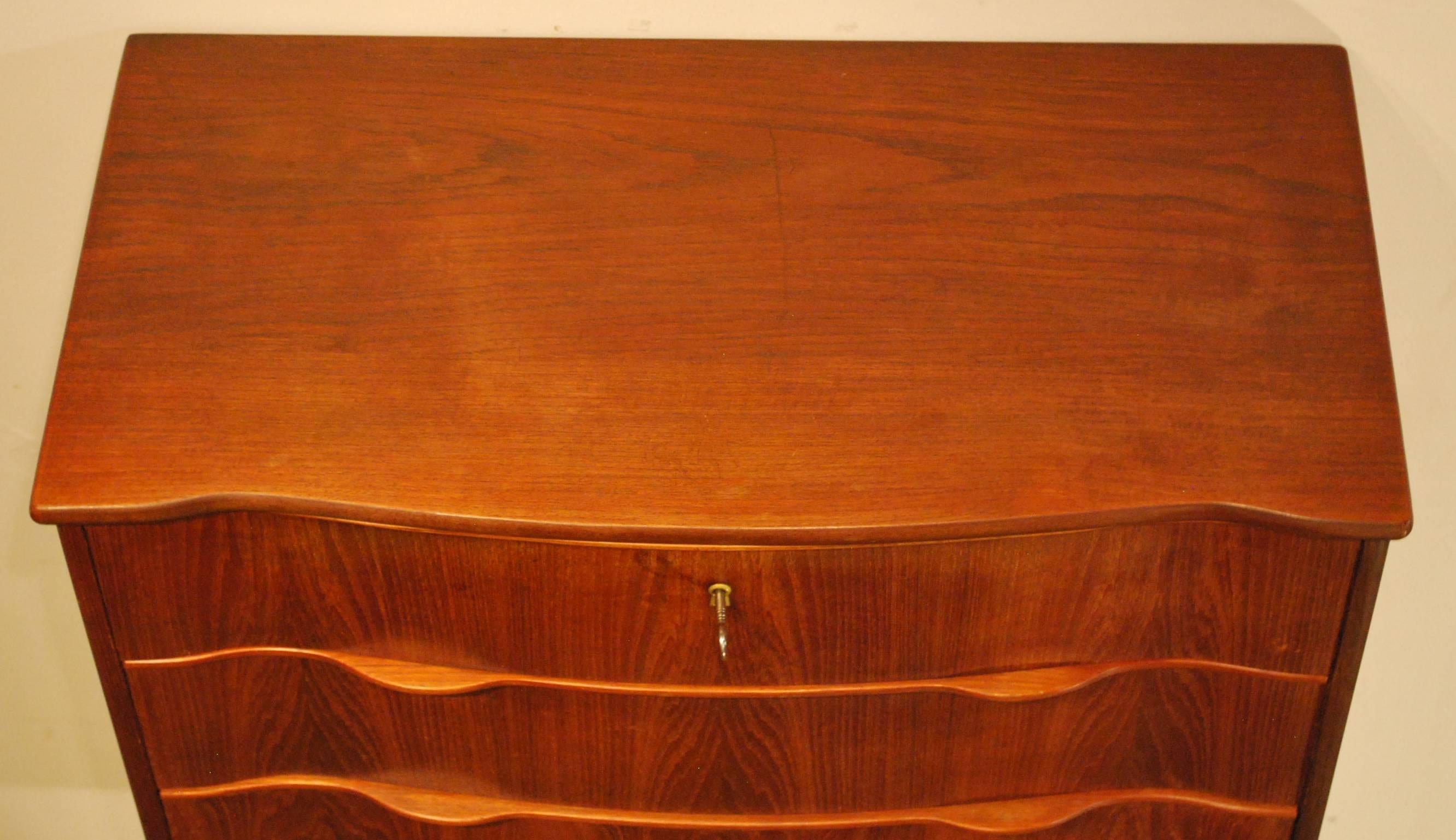 Mid-Century Modern Serpentine Teak Six-Drawer Chest, circa 1950 1