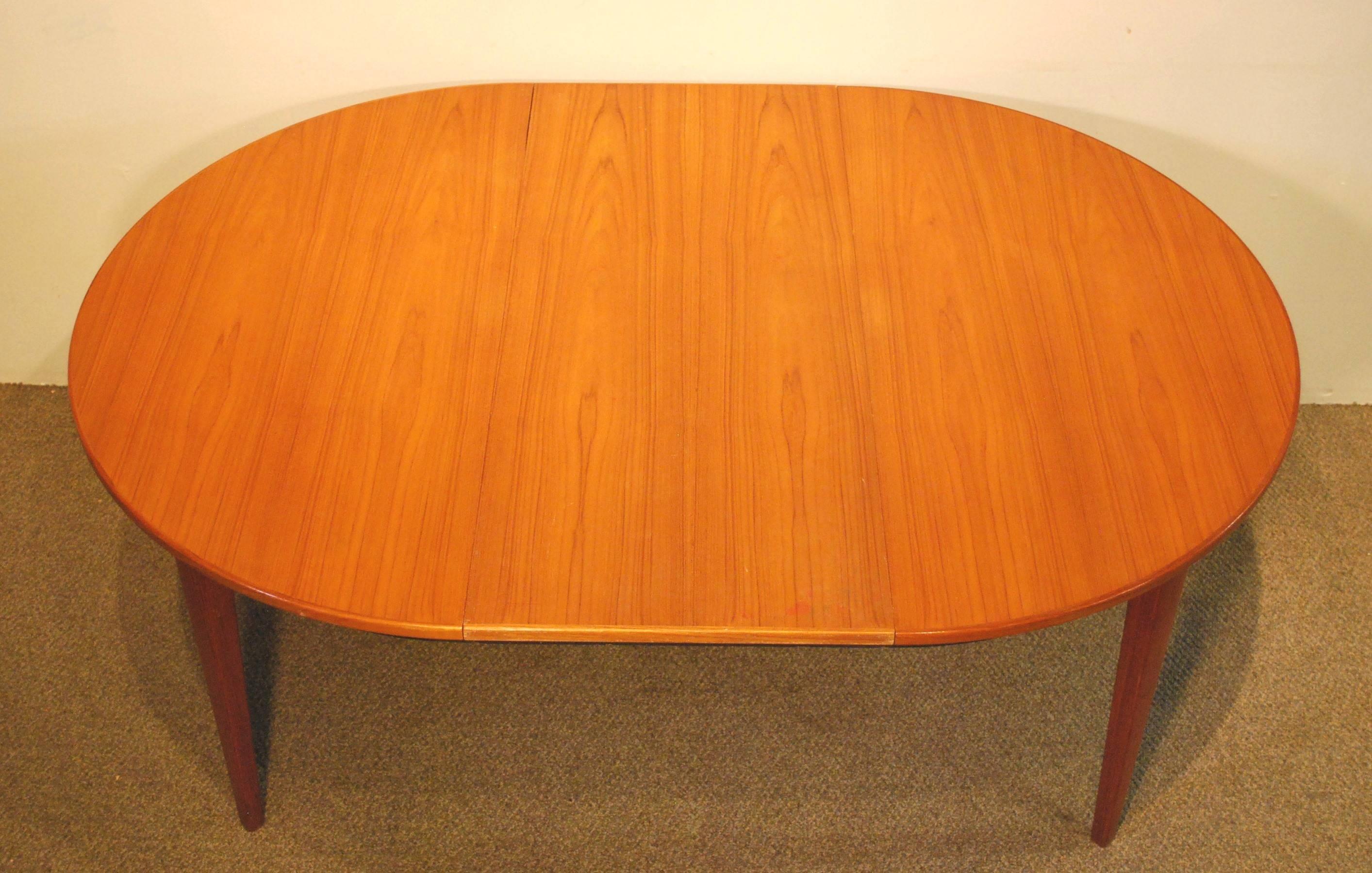Danish Gunni Omann Designed Mid-Century Teak Table with Three Leaves, circa 1960 For Sale