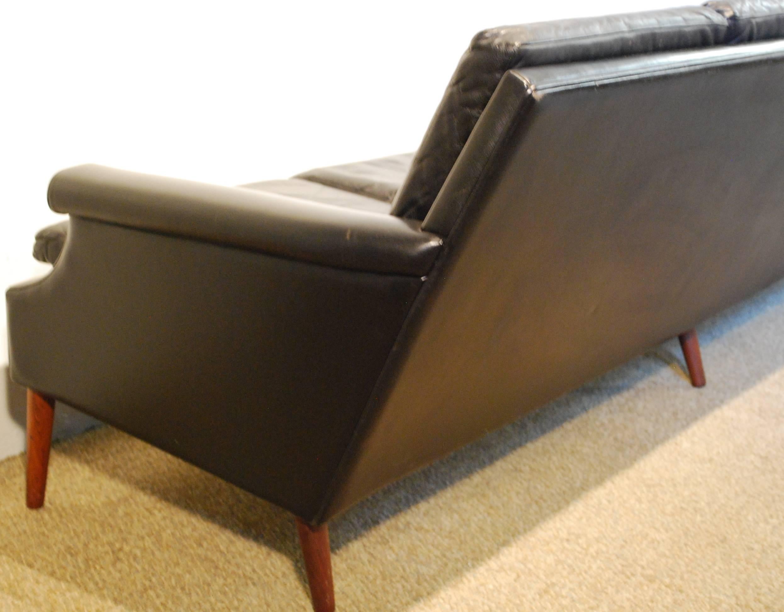 Georg Thams Designed Danish Modern Leather Sofa, circa 1960 For Sale 1