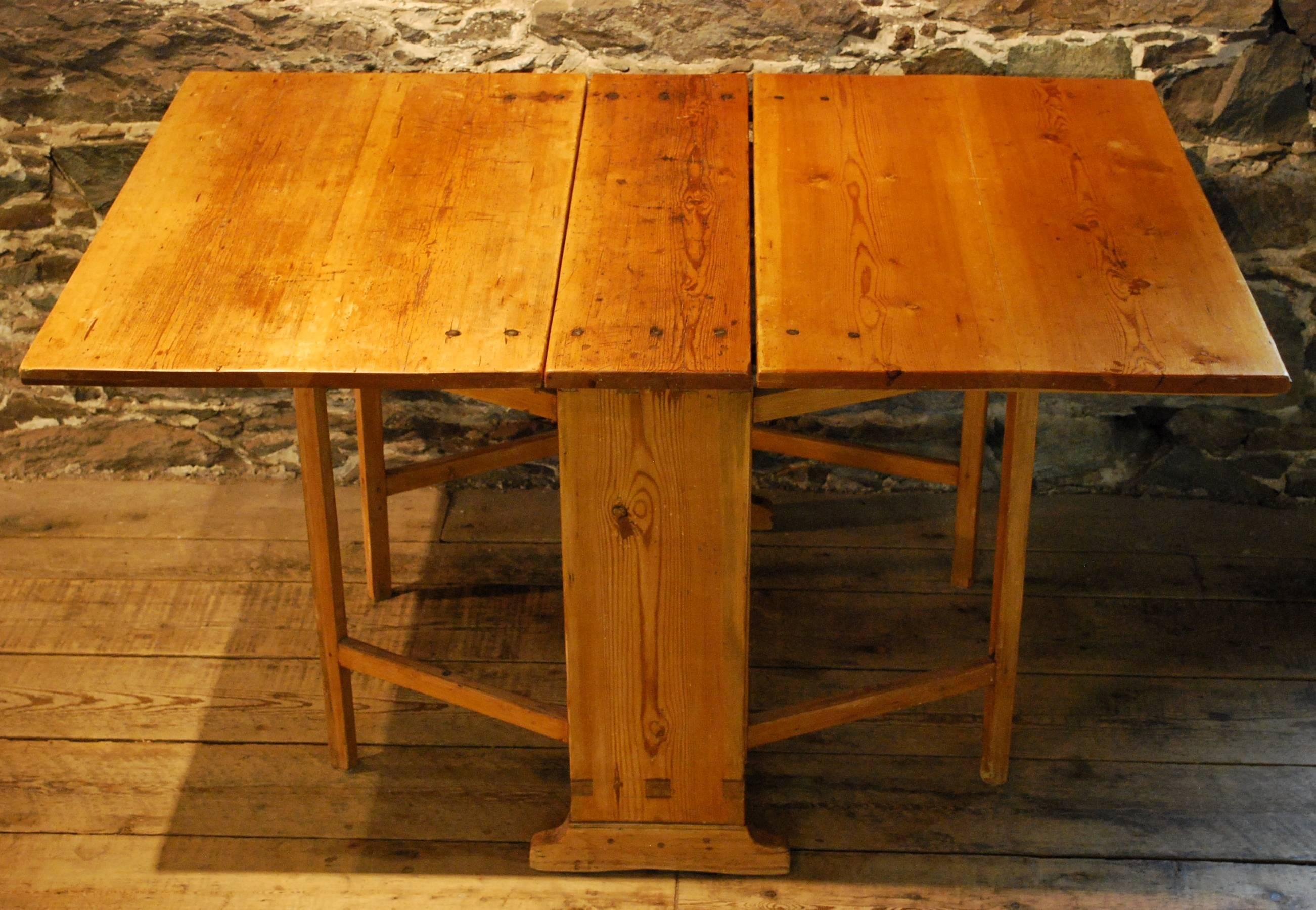 Antique Swedish Gate Leg Table, circa 1830 'Four Tables in One' For Sale 3