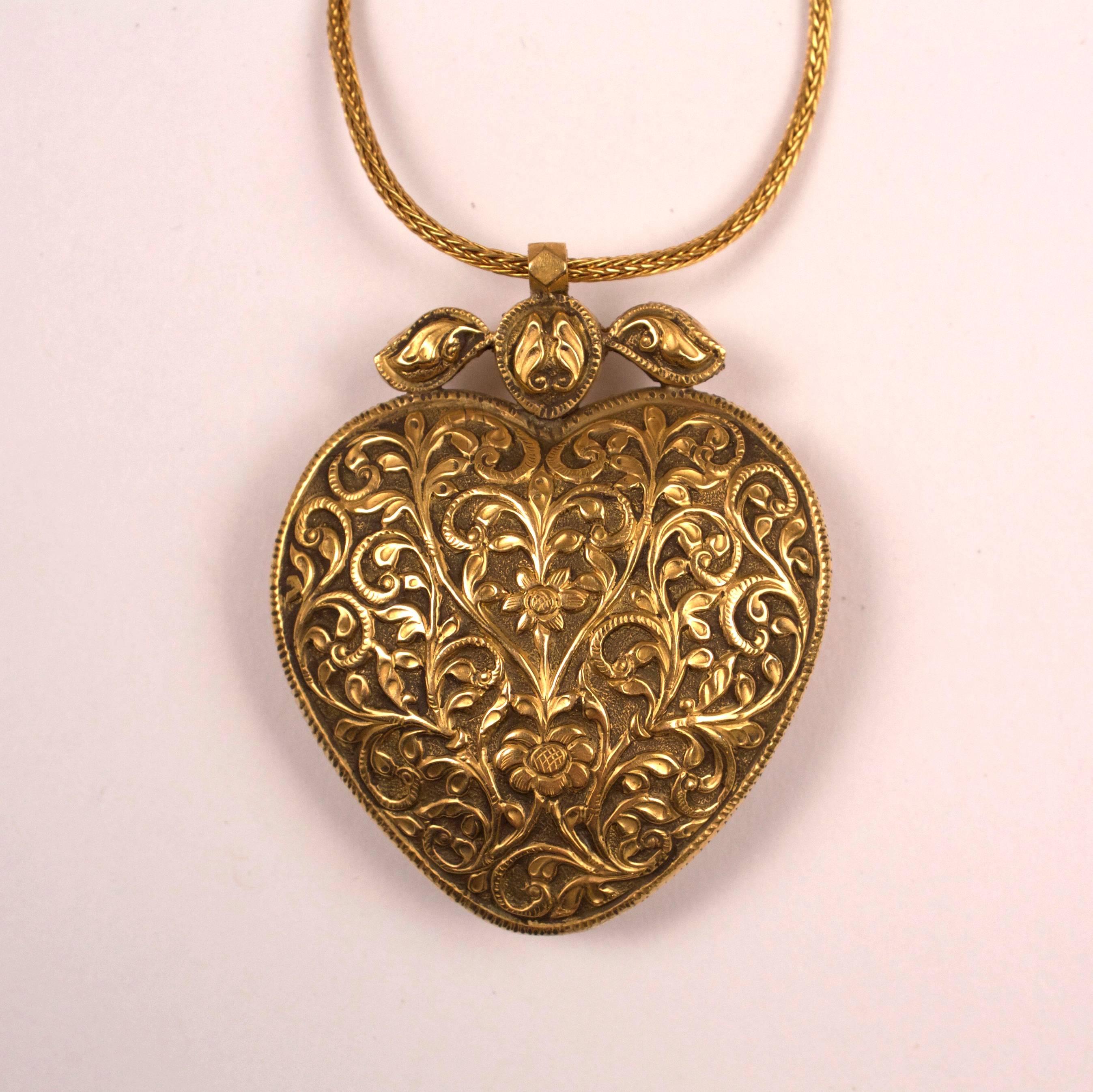 Anglo-Indian Gold and Nine Gemstone Navaratna Pendant Necklace