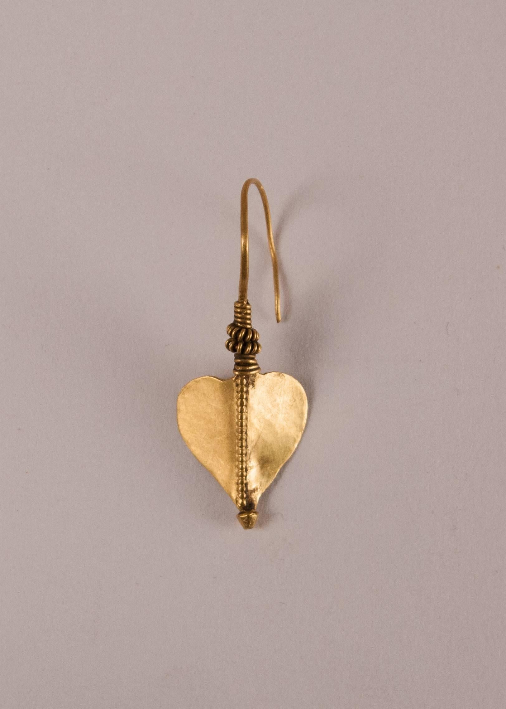 Anglo-Indian 22-Karat Gold Leaf Dangle Earrings from India For Sale