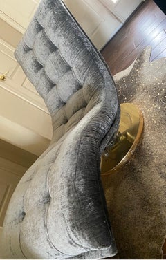 Chaise longue Wave Milo Baughman des années 70 en laiton et velours gris argenté neuf