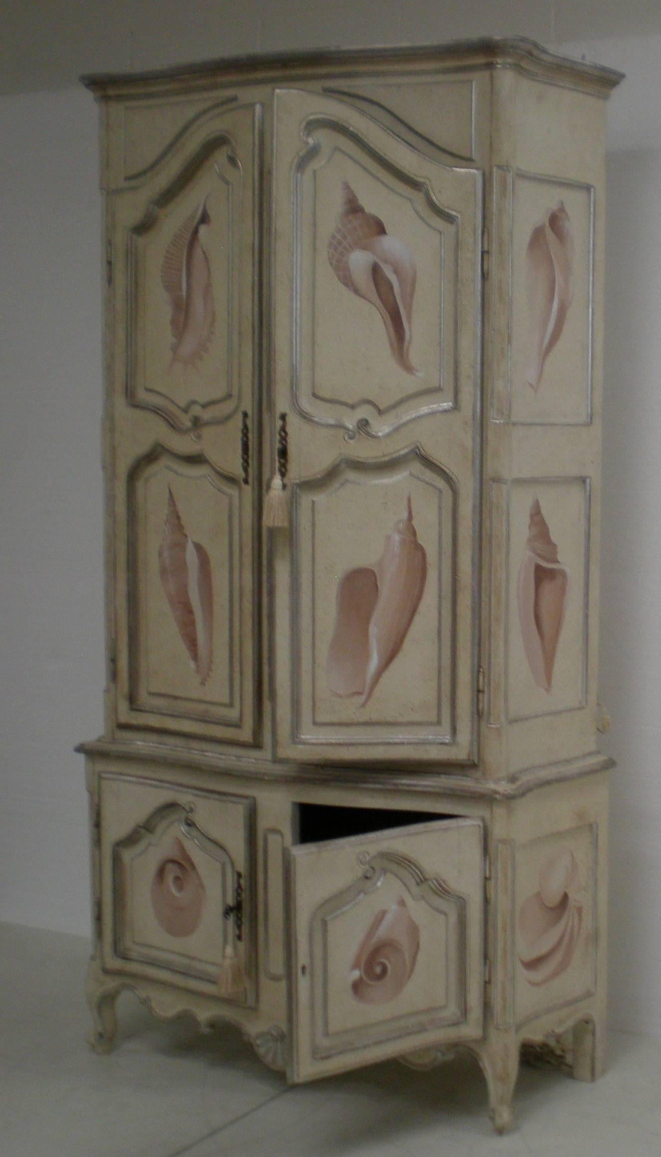 Late 20th Century Vintage Glamorous Hand-Painted Shell Illuminated Armoire Display Cabinet
