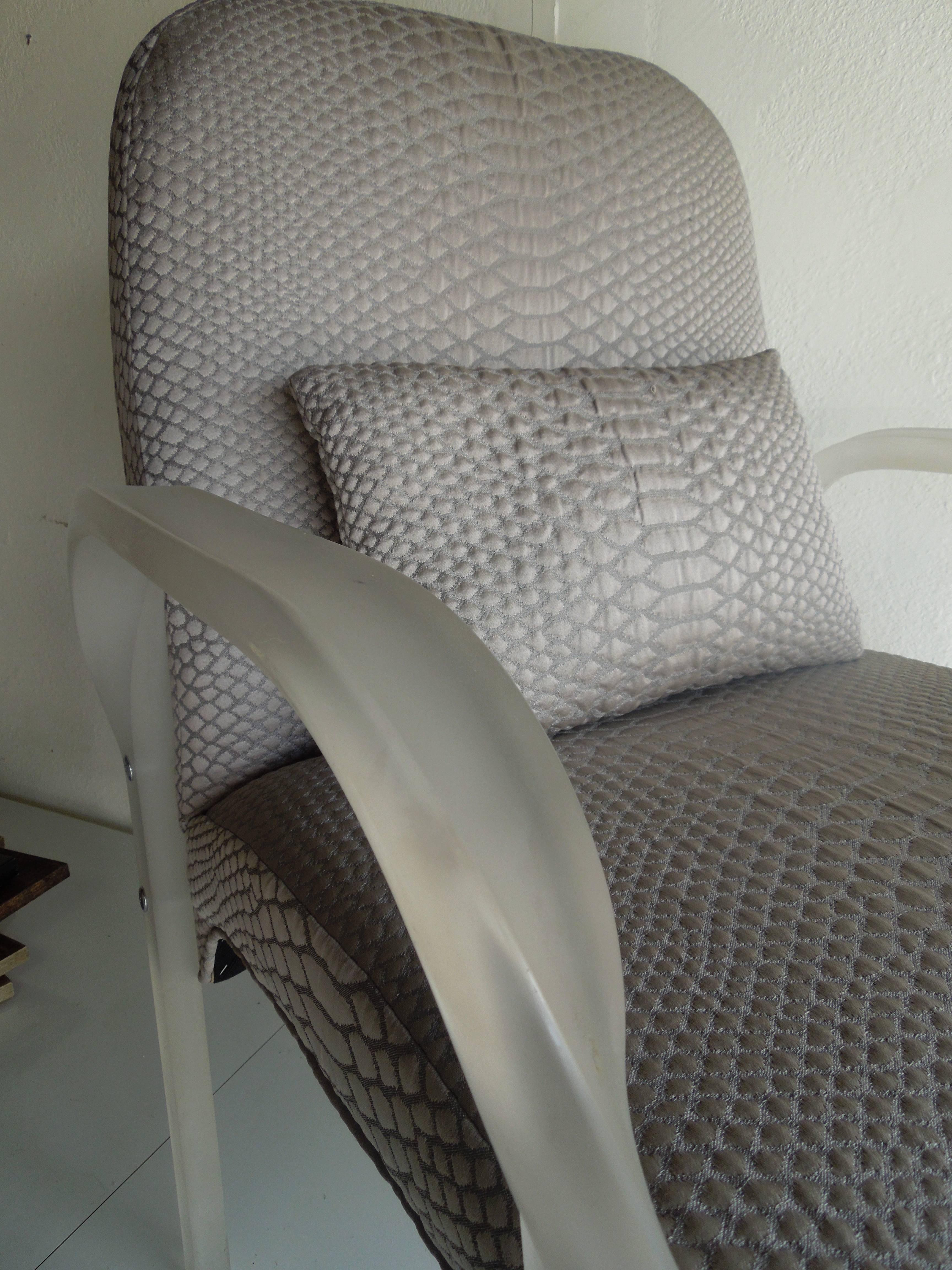 Pair of 70s Glam Vintage Modern Frosted Lucite Armchairs In Excellent Condition In Palm Springs, CA