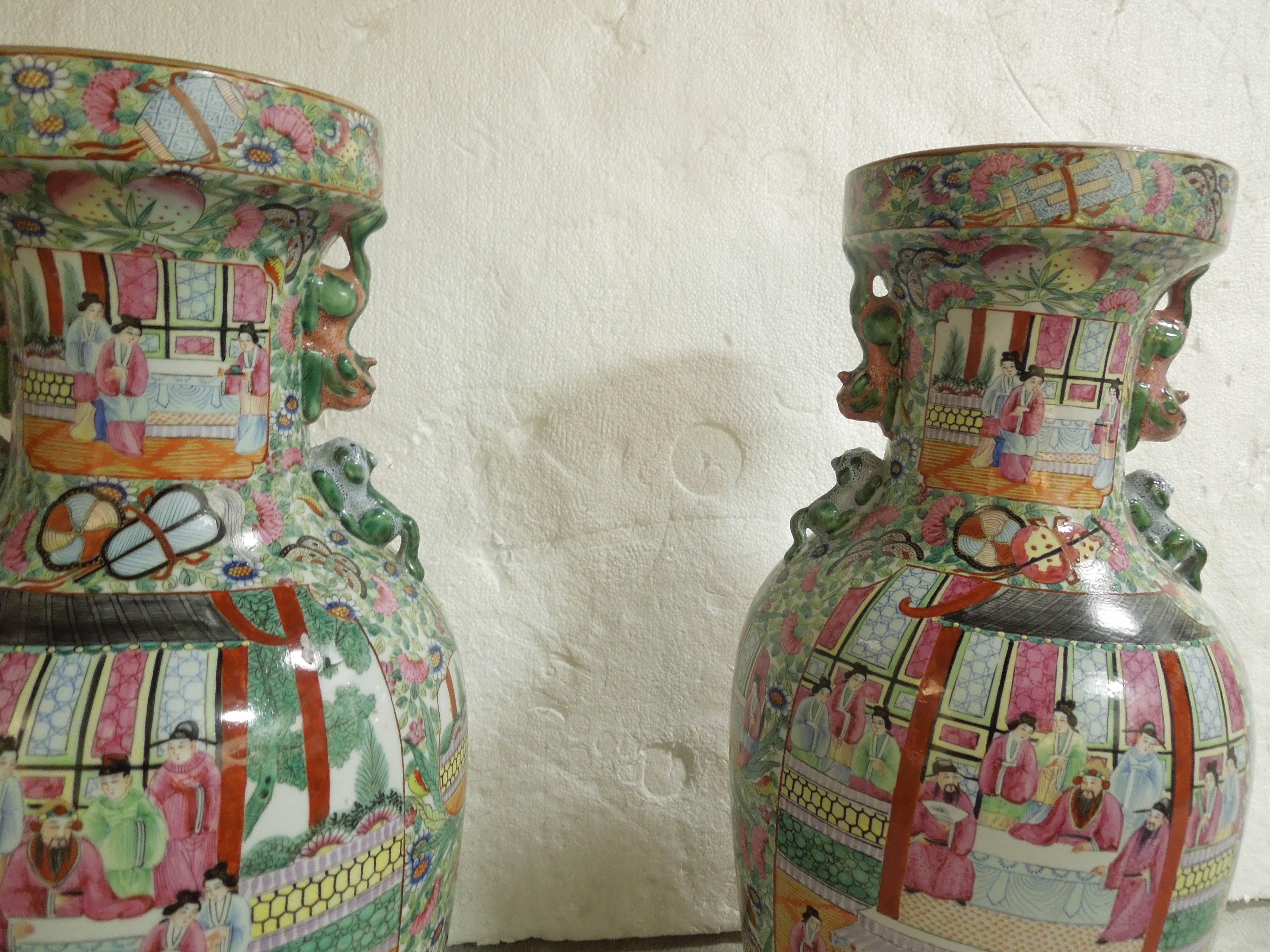 Chinese Pair of Large Stunning Designer Chinoiserie Family Dynasty Urns