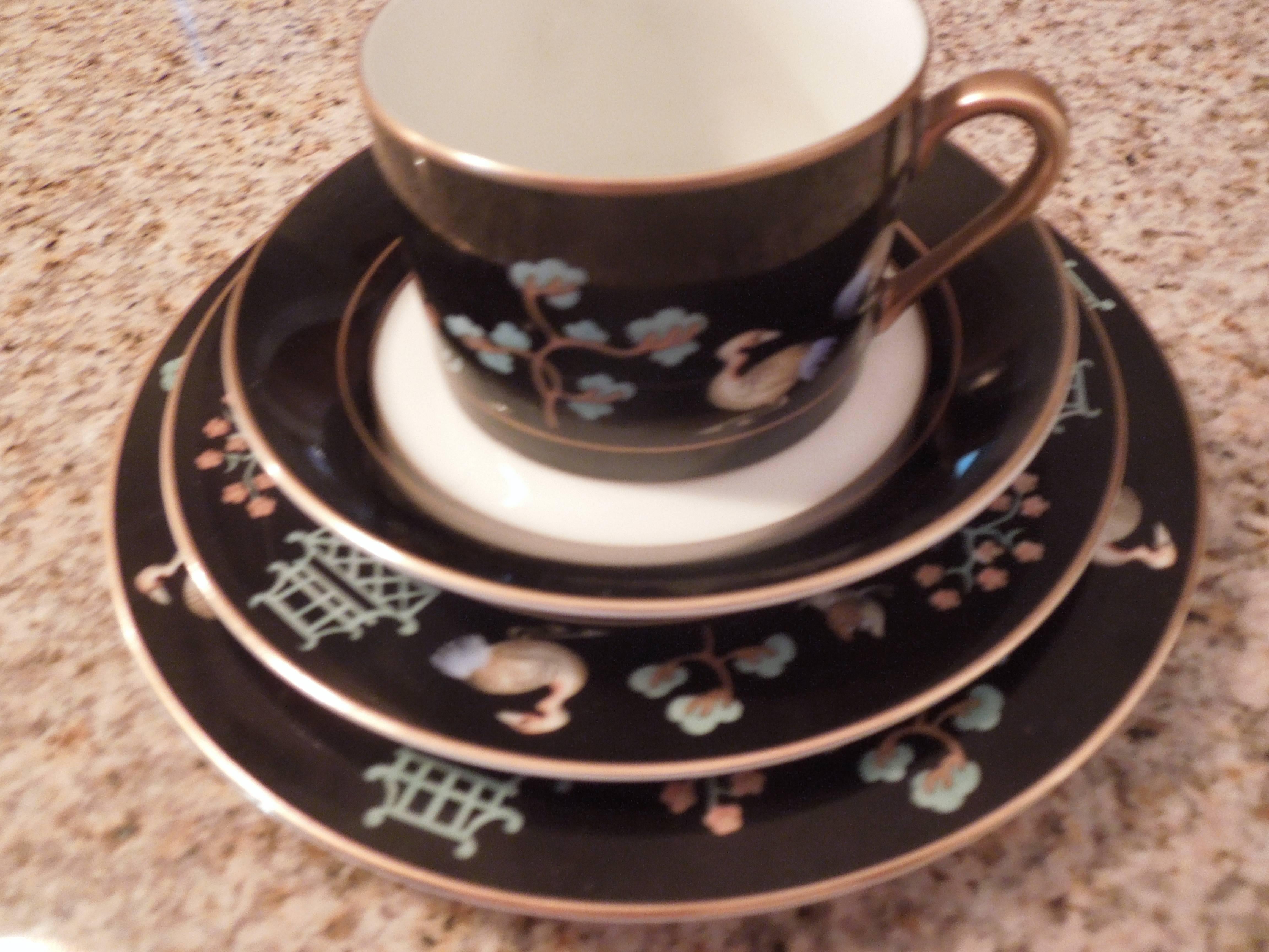 Fitz and Floyd 1978 Large Rare 106 Piece Set of Chinoiserie China In Good Condition In Palm Springs, CA