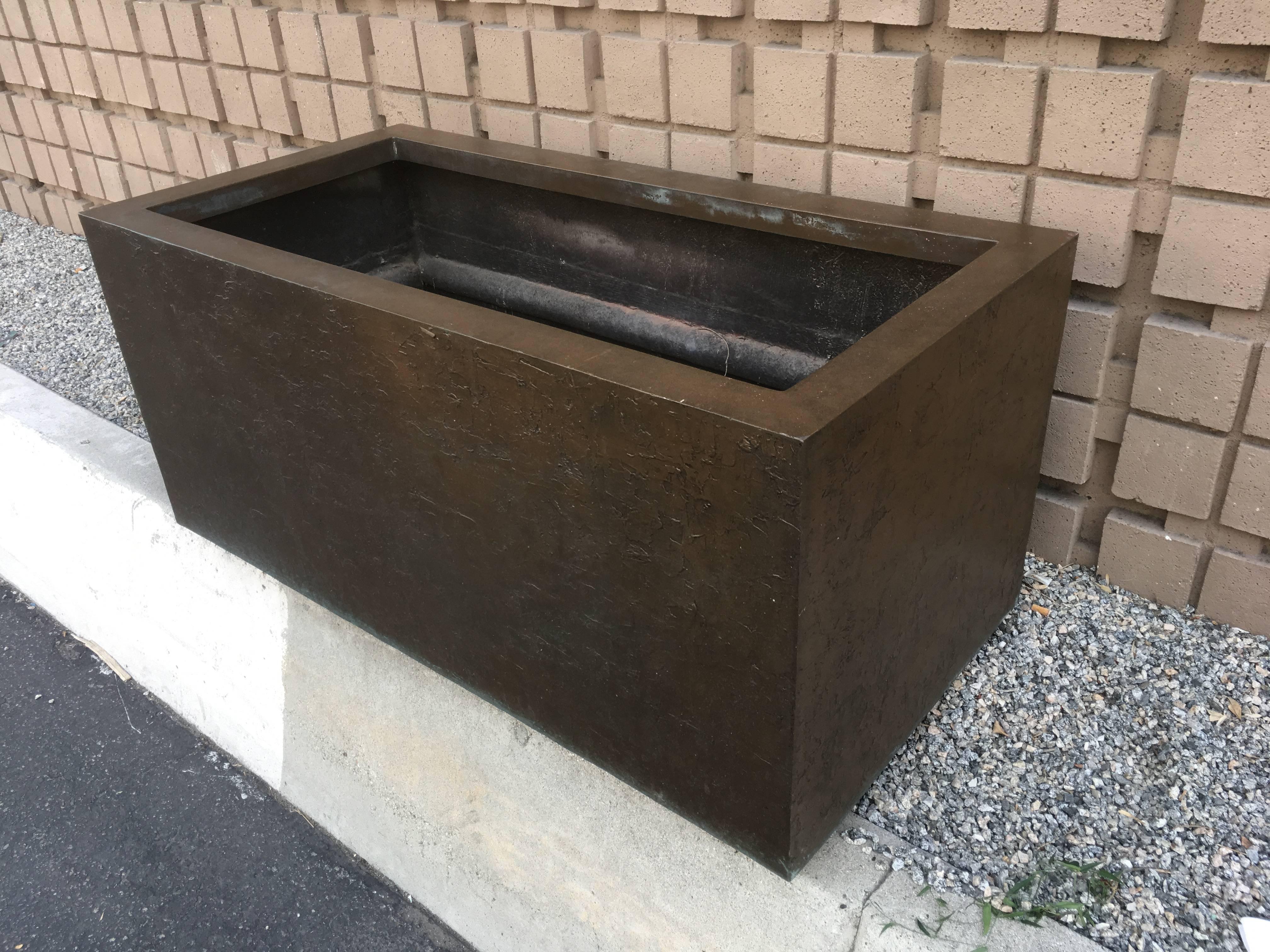 Pair of Large Rectangular Bronze Planters by Forms and Surfaces, 1970s In Good Condition In Palm Springs, CA