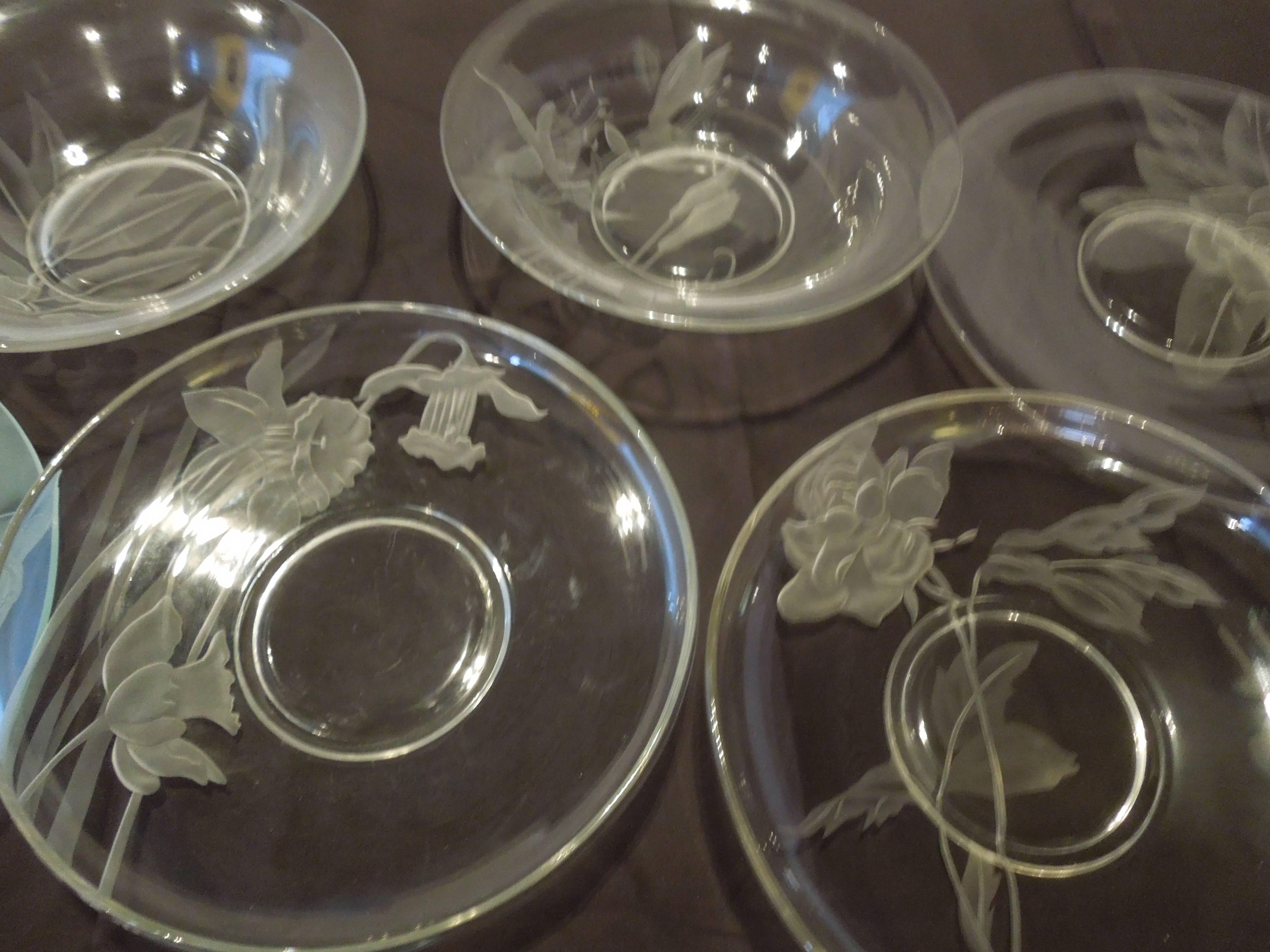 Rare Set of Ten Signed Dorothy Thorpe Floral Glass Serving Plates and Bowls In Good Condition In Palm Springs, CA