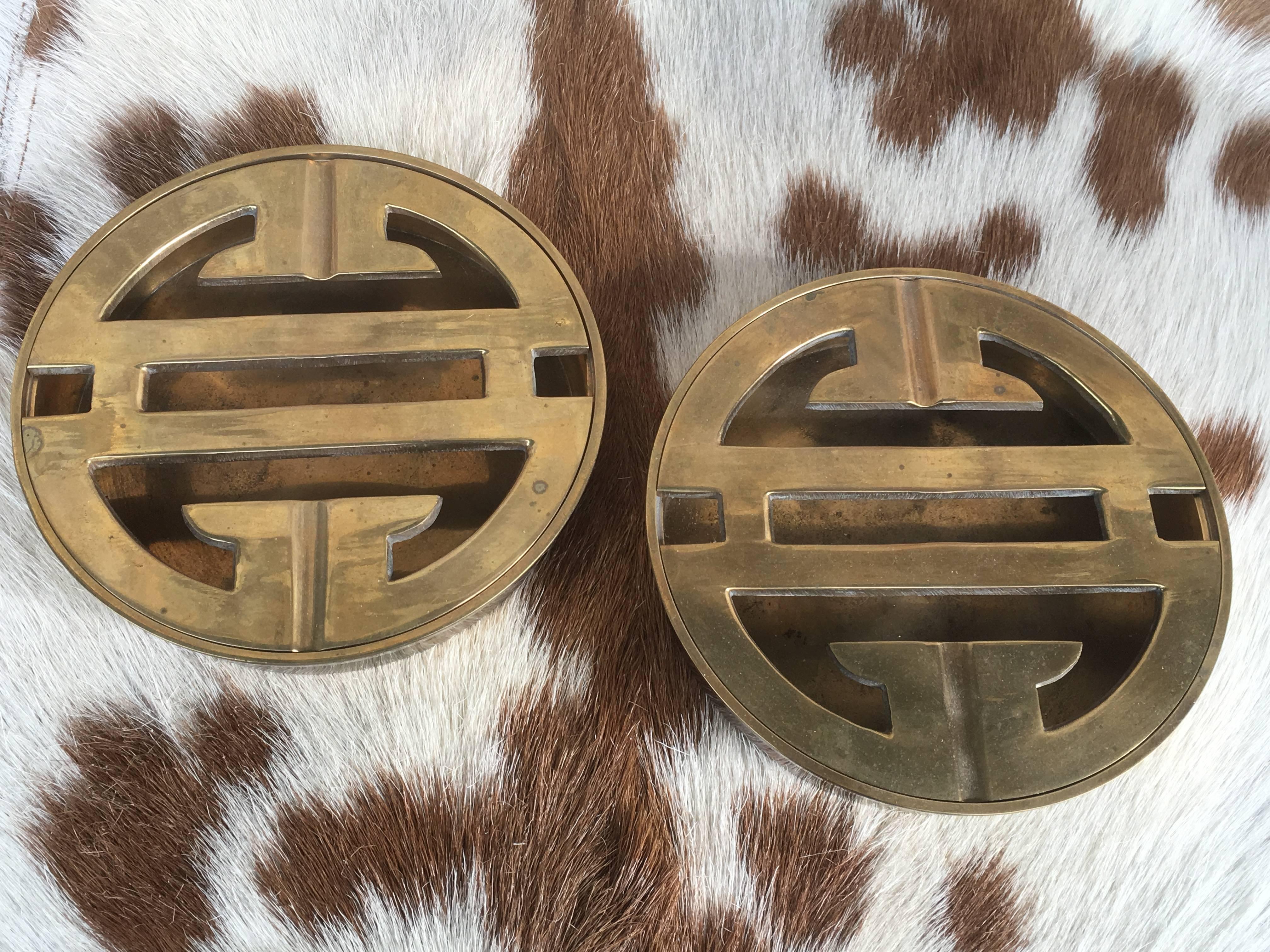 Indian Rare Pair of Mid-Century Chinoiserie Brass Ash Recievers