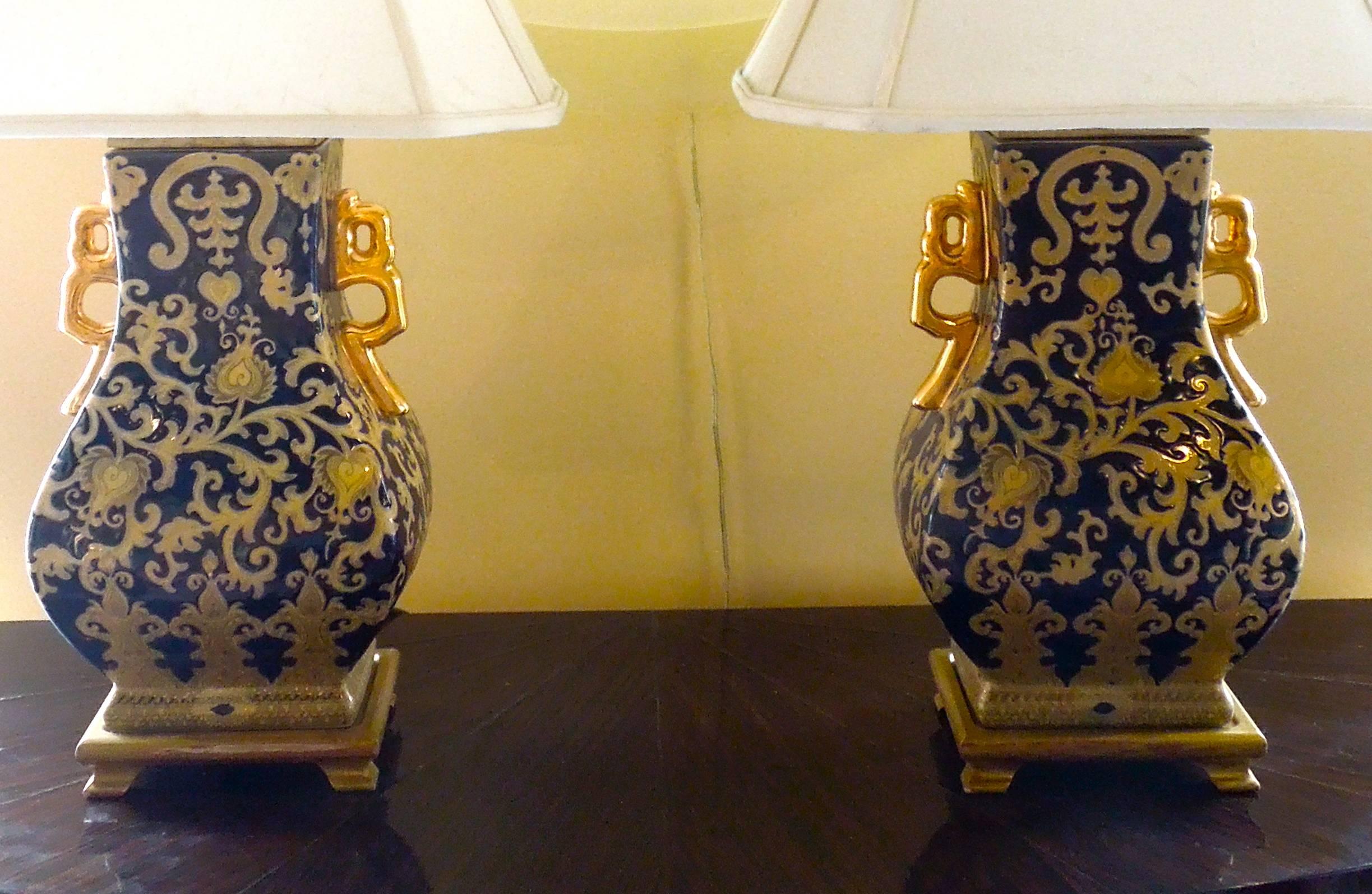 Chinese Pair of Chic Chinoiserie Navy and Gold Urn Lamps